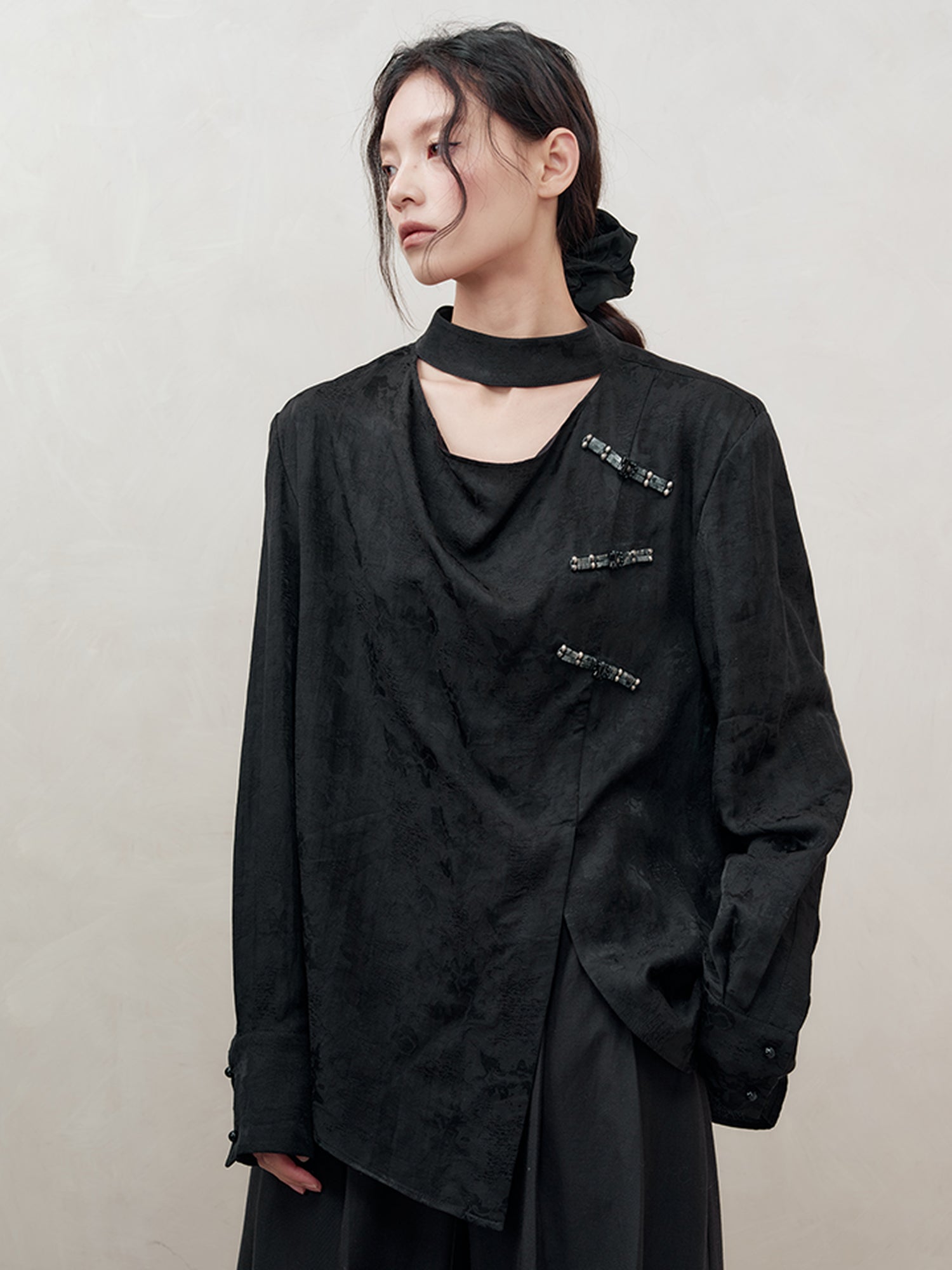 AnnoMundi Braided Knot Textured V-Neck Shirt With Beaded Closures