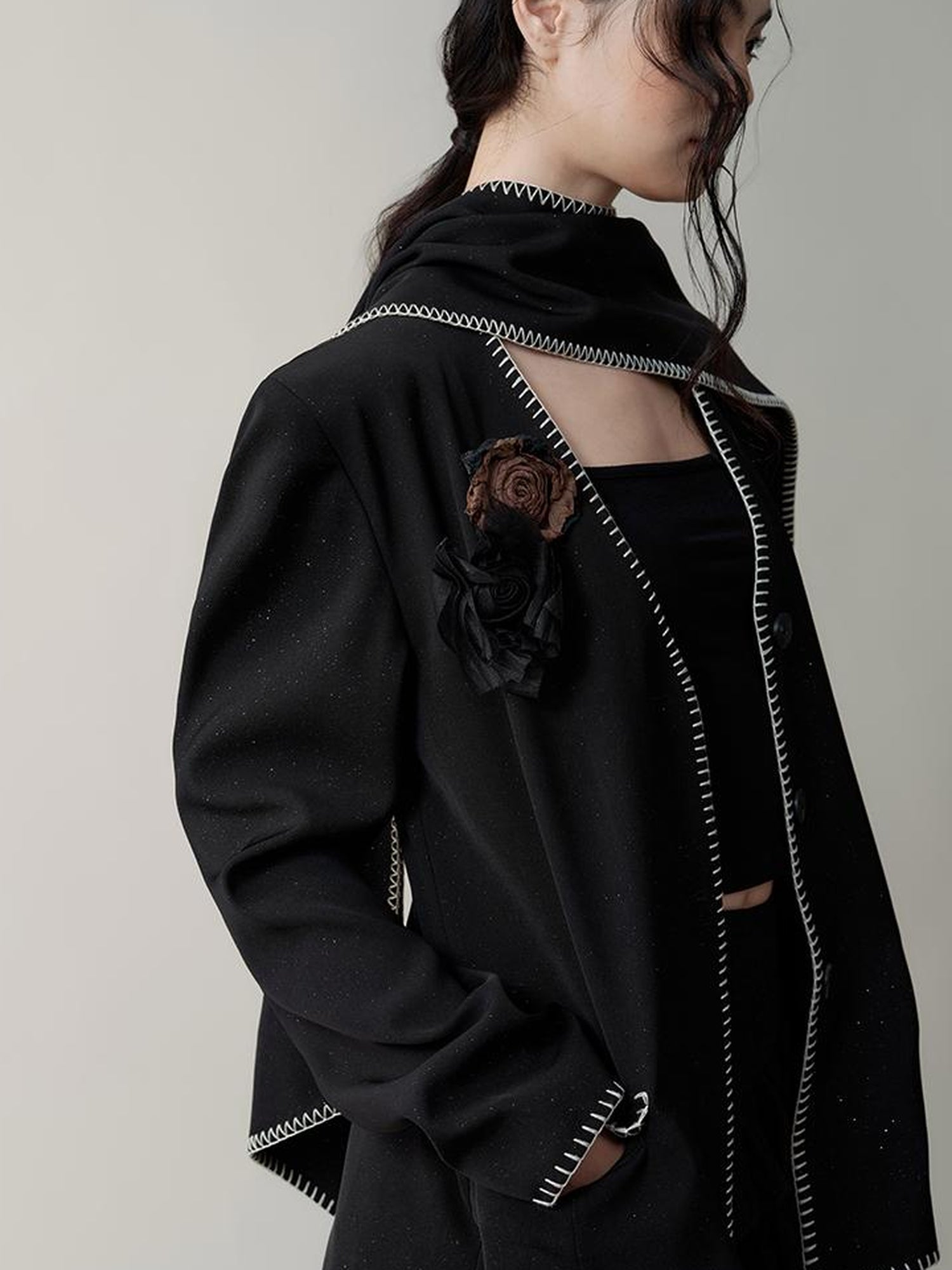 AnnoMundi Broken Rose V Neck Blazer