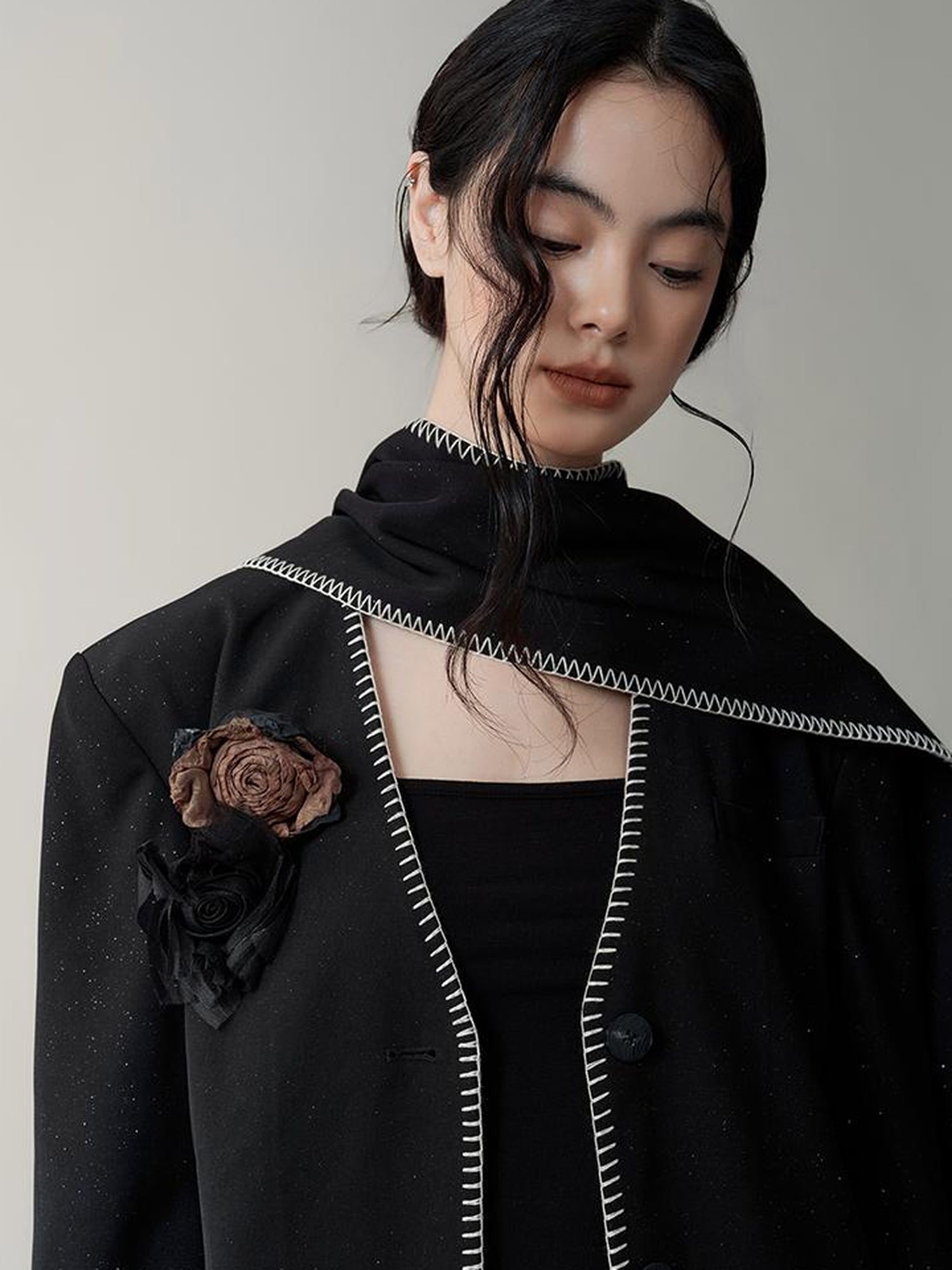 AnnoMundi Broken Rose V Neck Blazer
