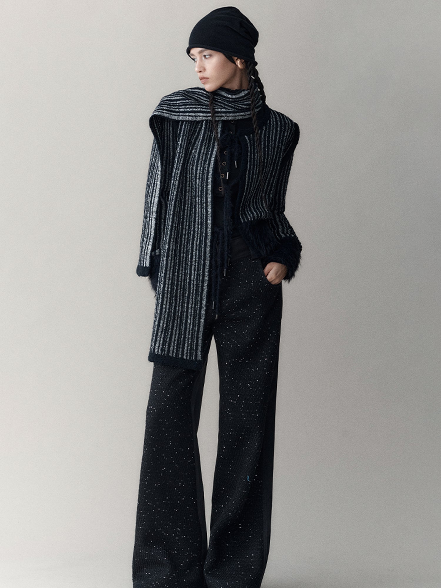 AnnoMundi Classic Black And White Stripe Air Layer Jacquard Skin Friendly Scarf