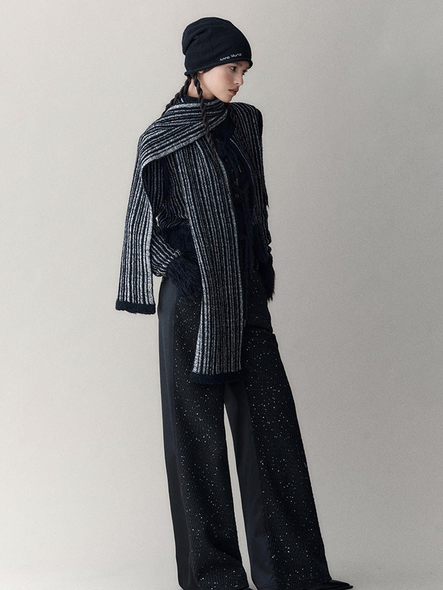 AnnoMundi Classic Black And White Stripe Air Layer Jacquard Skin Friendly Scarf