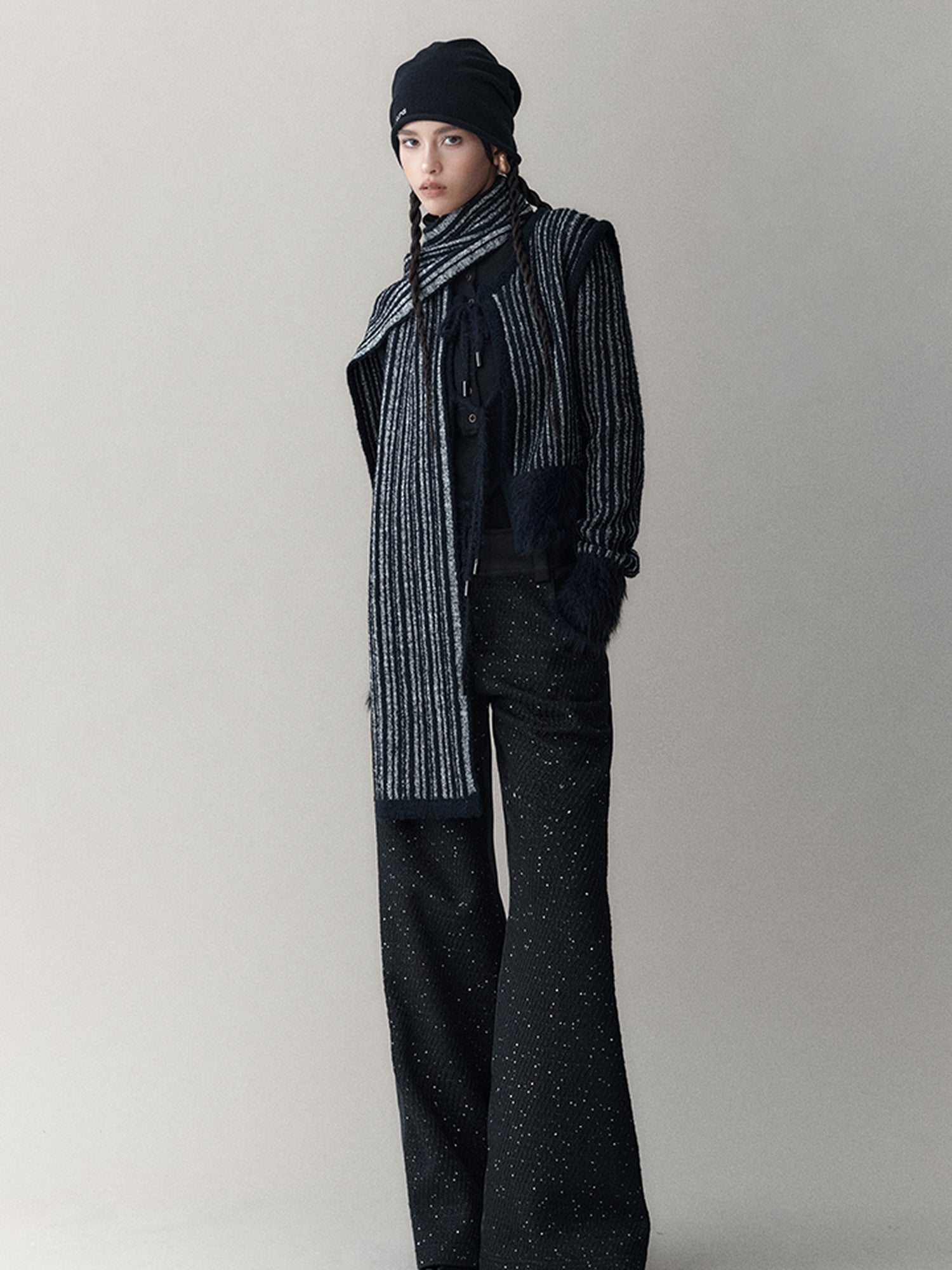 AnnoMundi Classic Black And White Stripe Air Layer Jacquard Skin Friendly Scarf