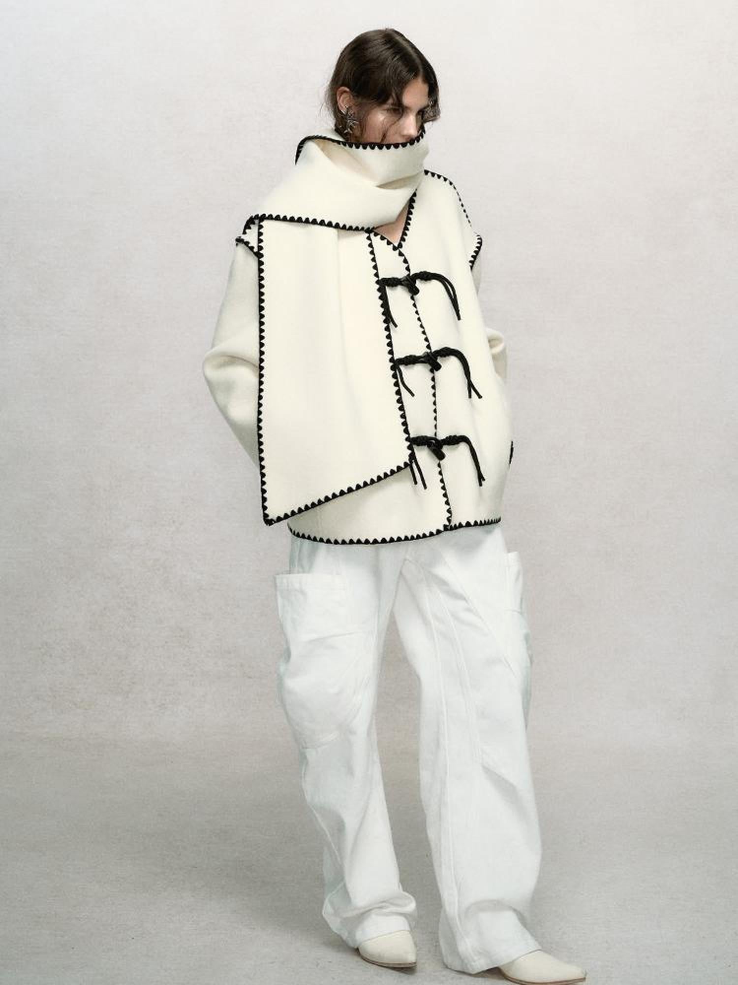 AnnoMundi Contrast Trim V-Neck Double Faced Wool Coat With Scarf