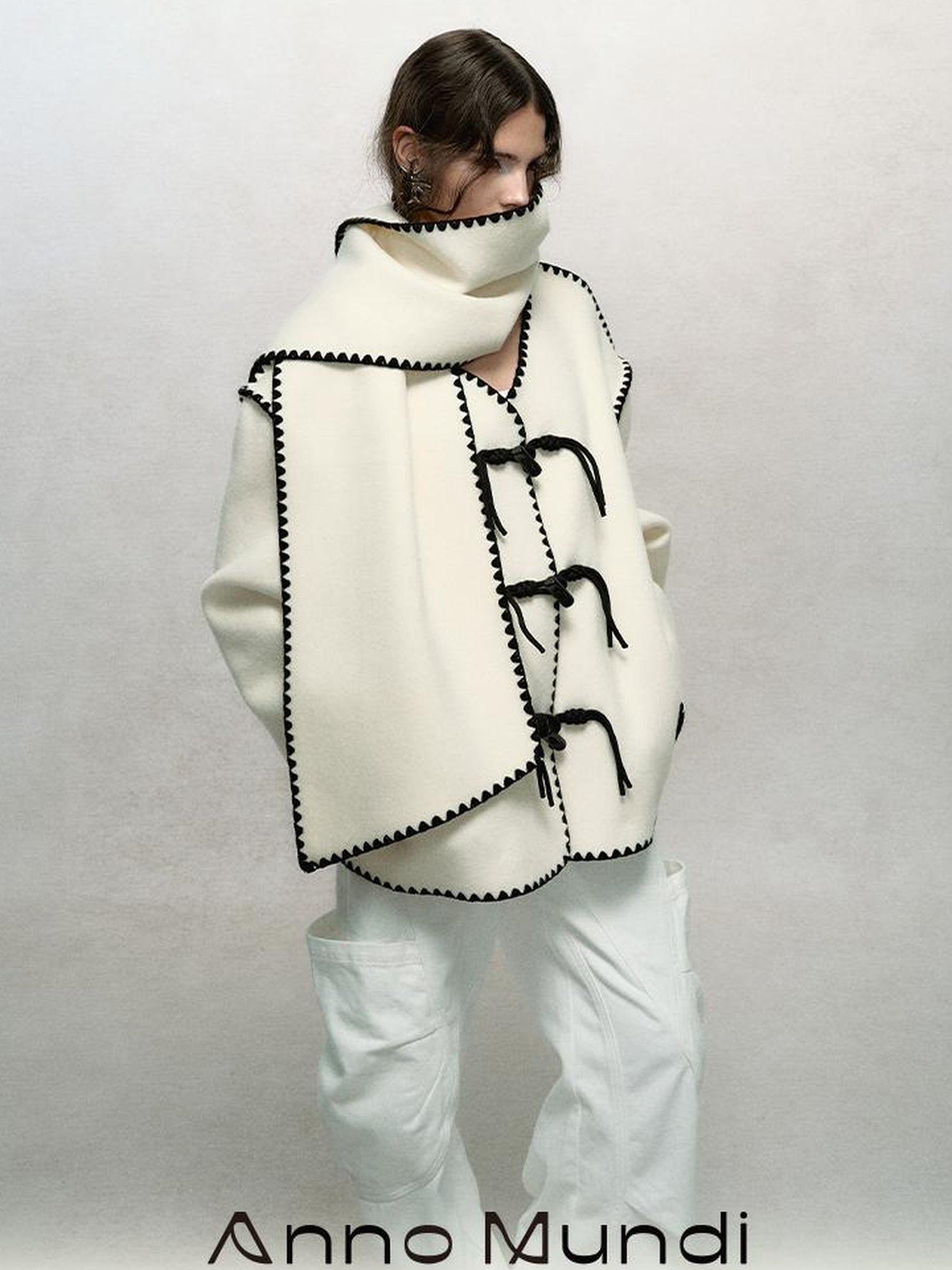 AnnoMundi Contrast Trim V-Neck Double Faced Wool Coat With Scarf