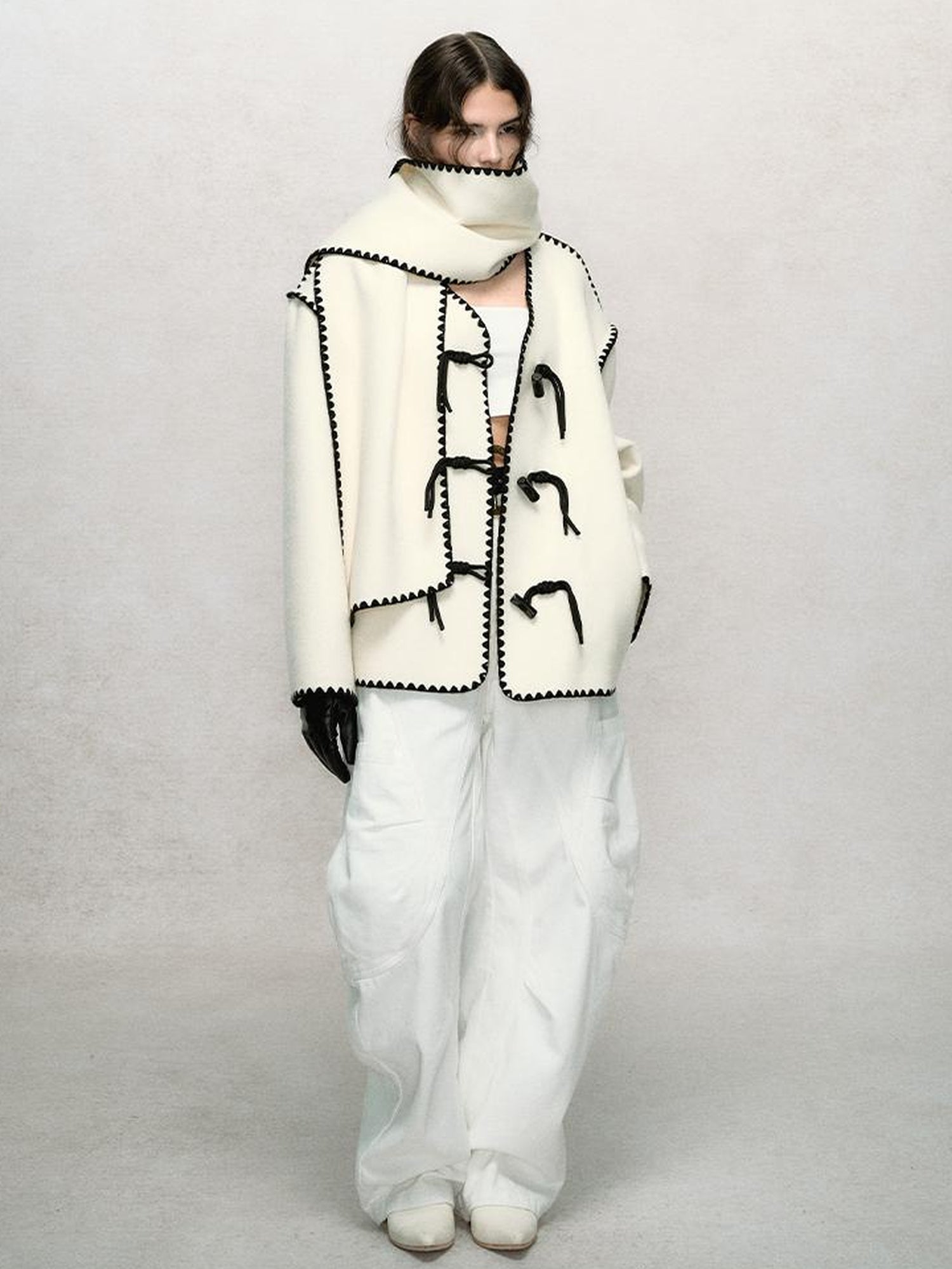 AnnoMundi Contrast Trim V-Neck Double Faced Wool Coat With Scarf