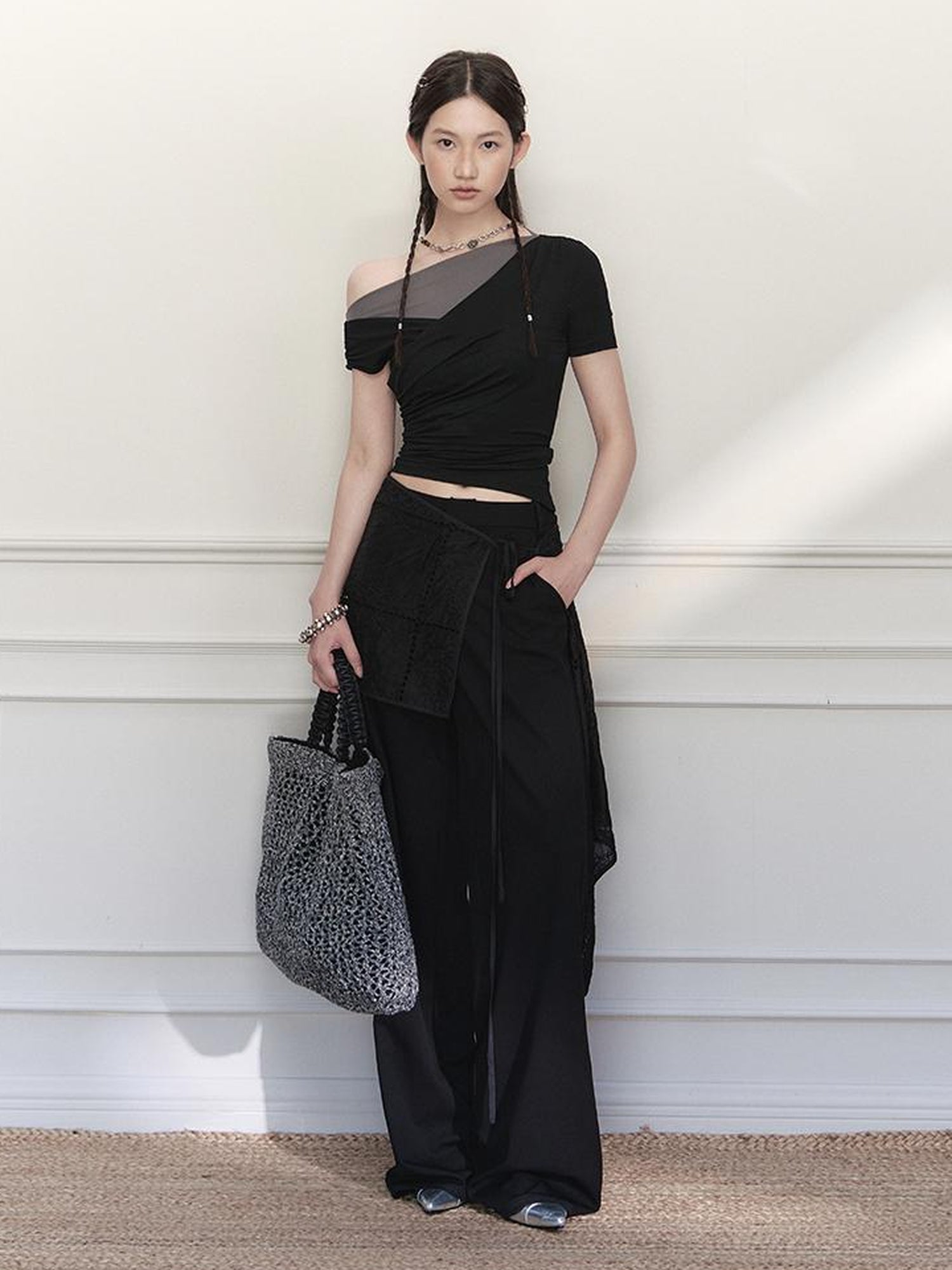 AnnoMundi Cropped Twist Hem Tee