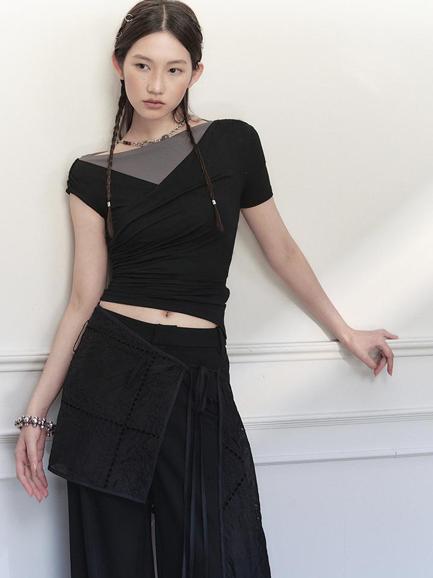 AnnoMundi Cropped Twist Hem Tee