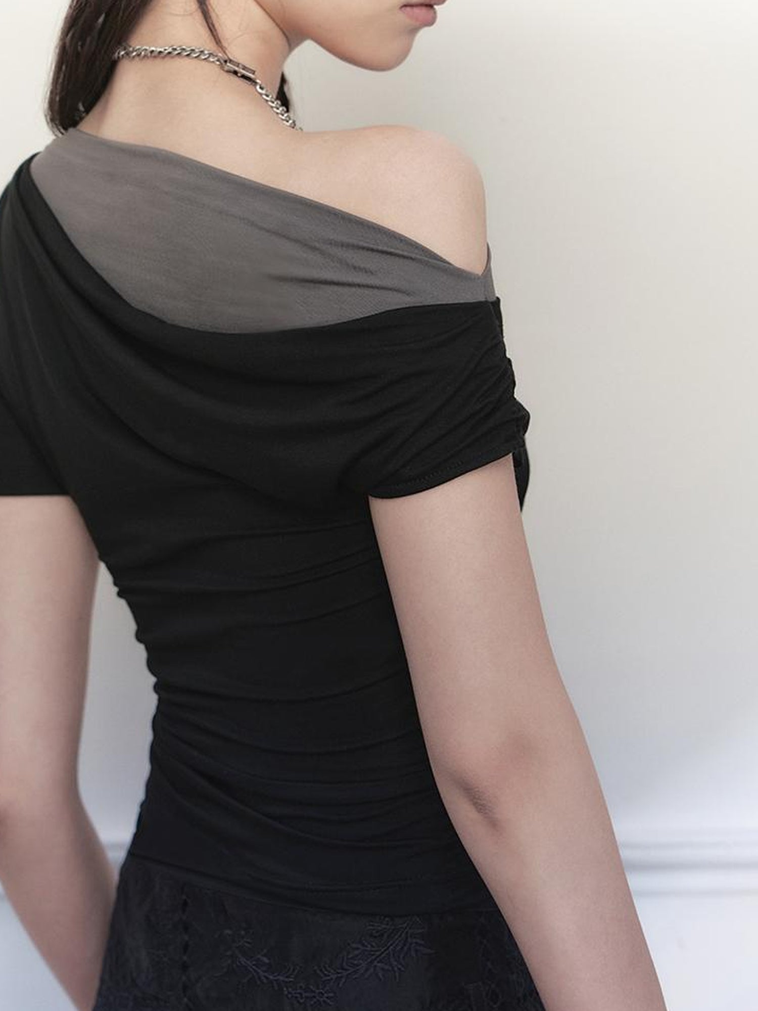 AnnoMundi Cropped Twist Hem Tee