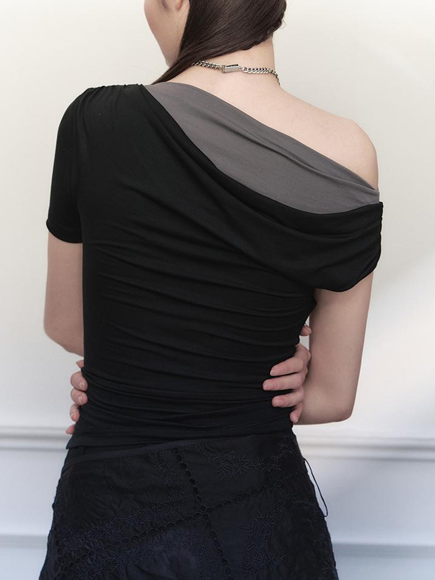 AnnoMundi Cropped Twist Hem Tee