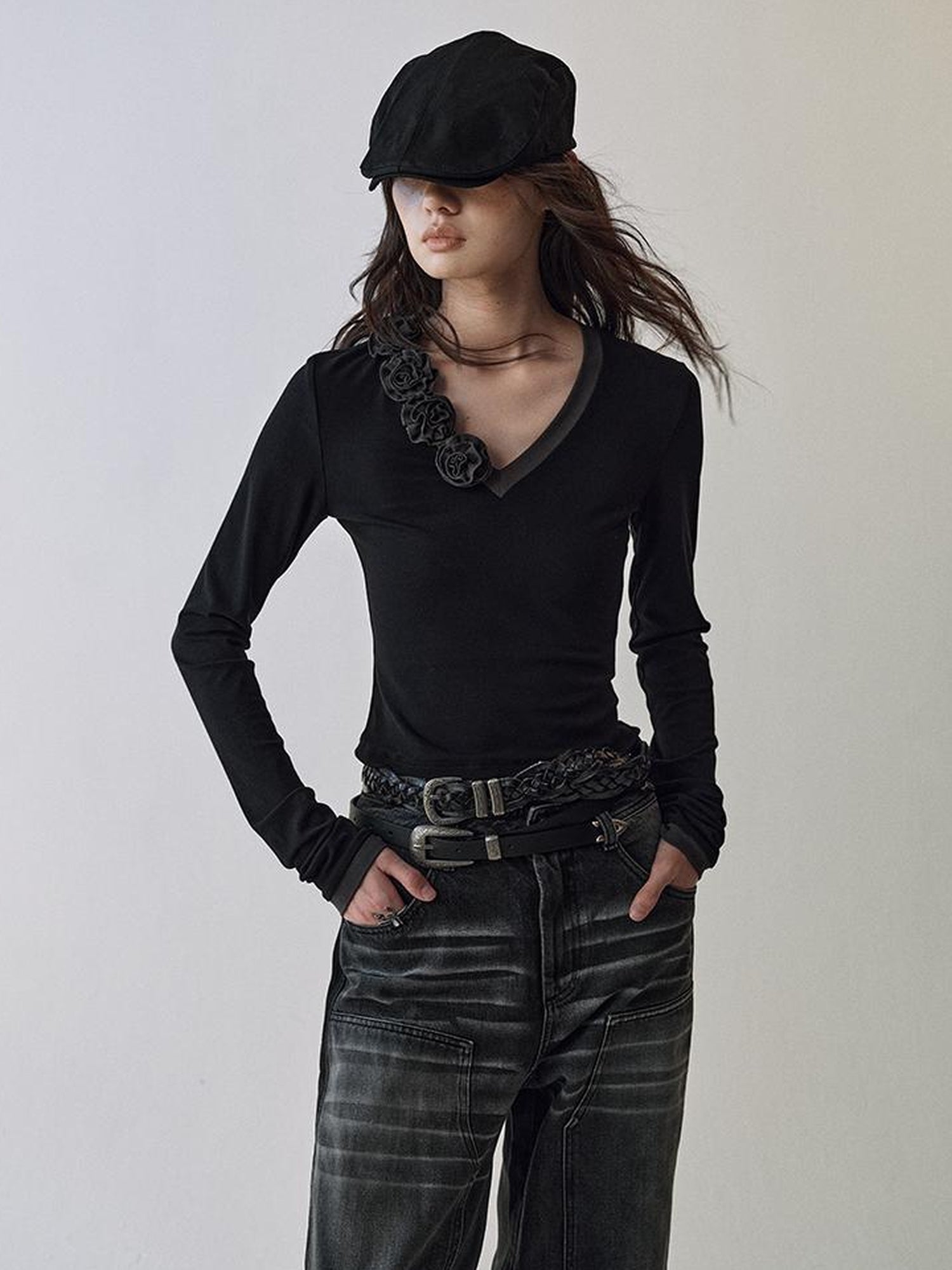 AnnoMundi Detachable 3D Floral V-Neck Knit Tee