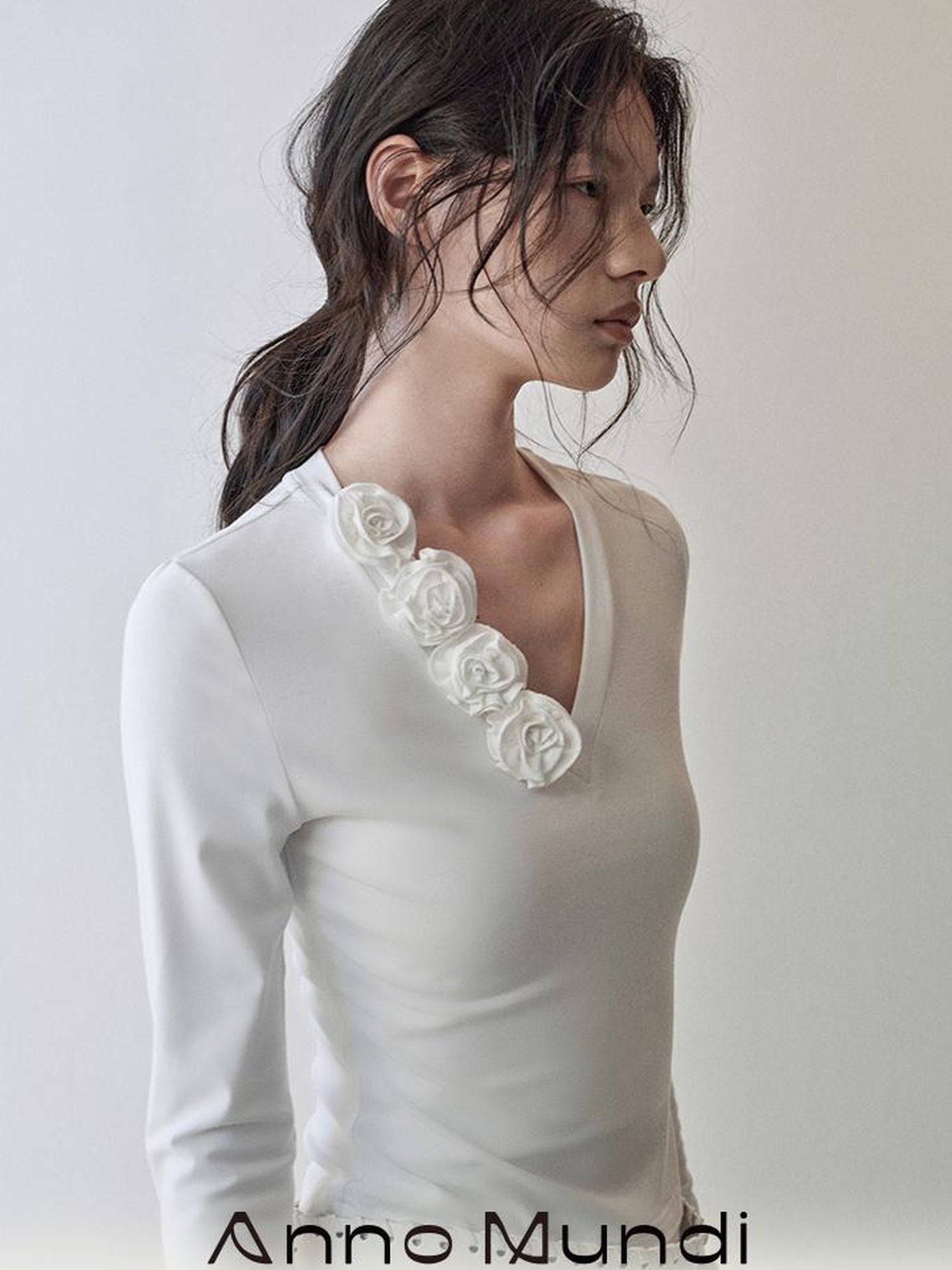 AnnoMundi Detachable 3D Floral V-Neck Knit Tee