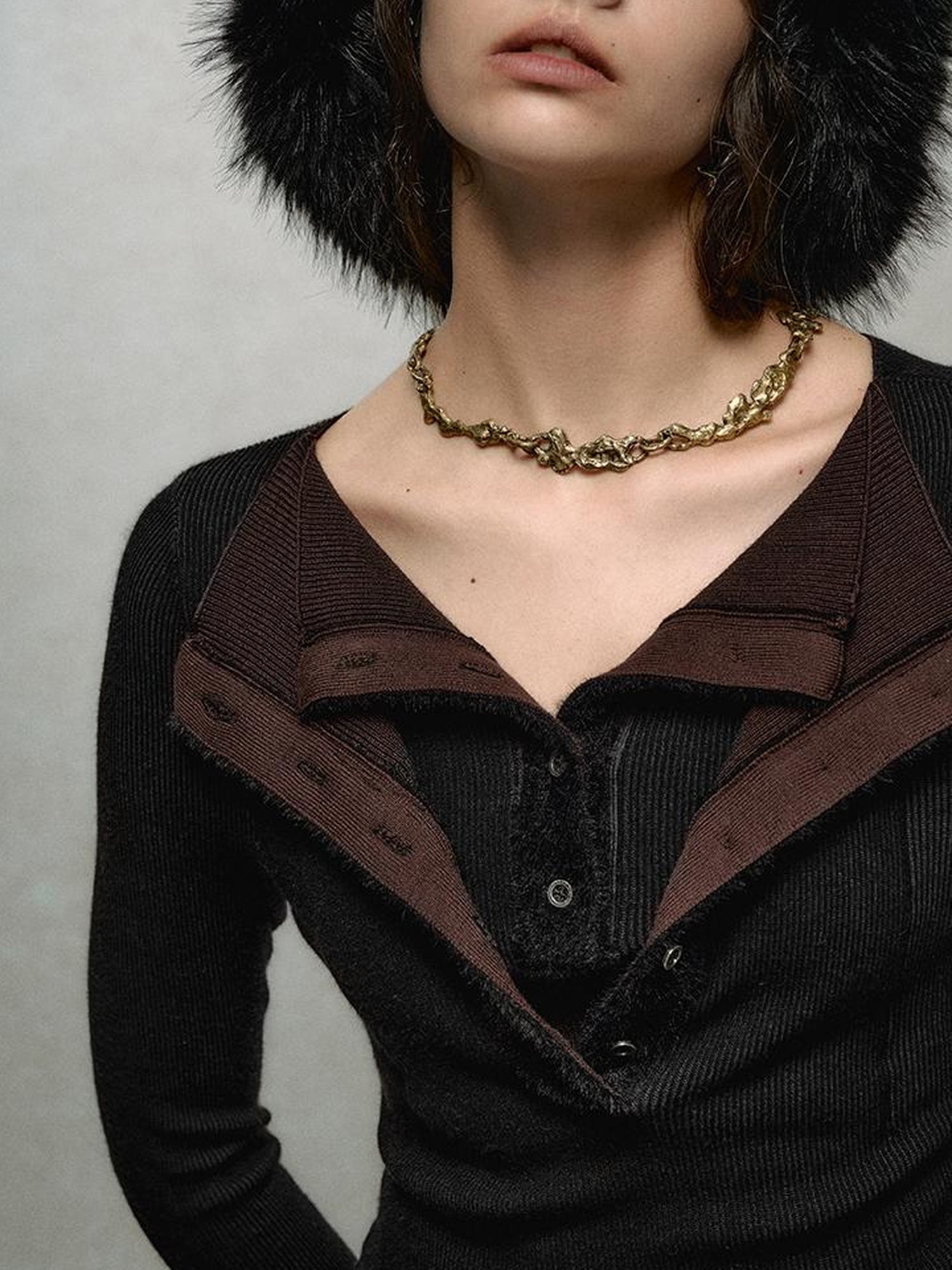 AnnoMundi Double Layer Collar V-Neck Stretch Knit Top