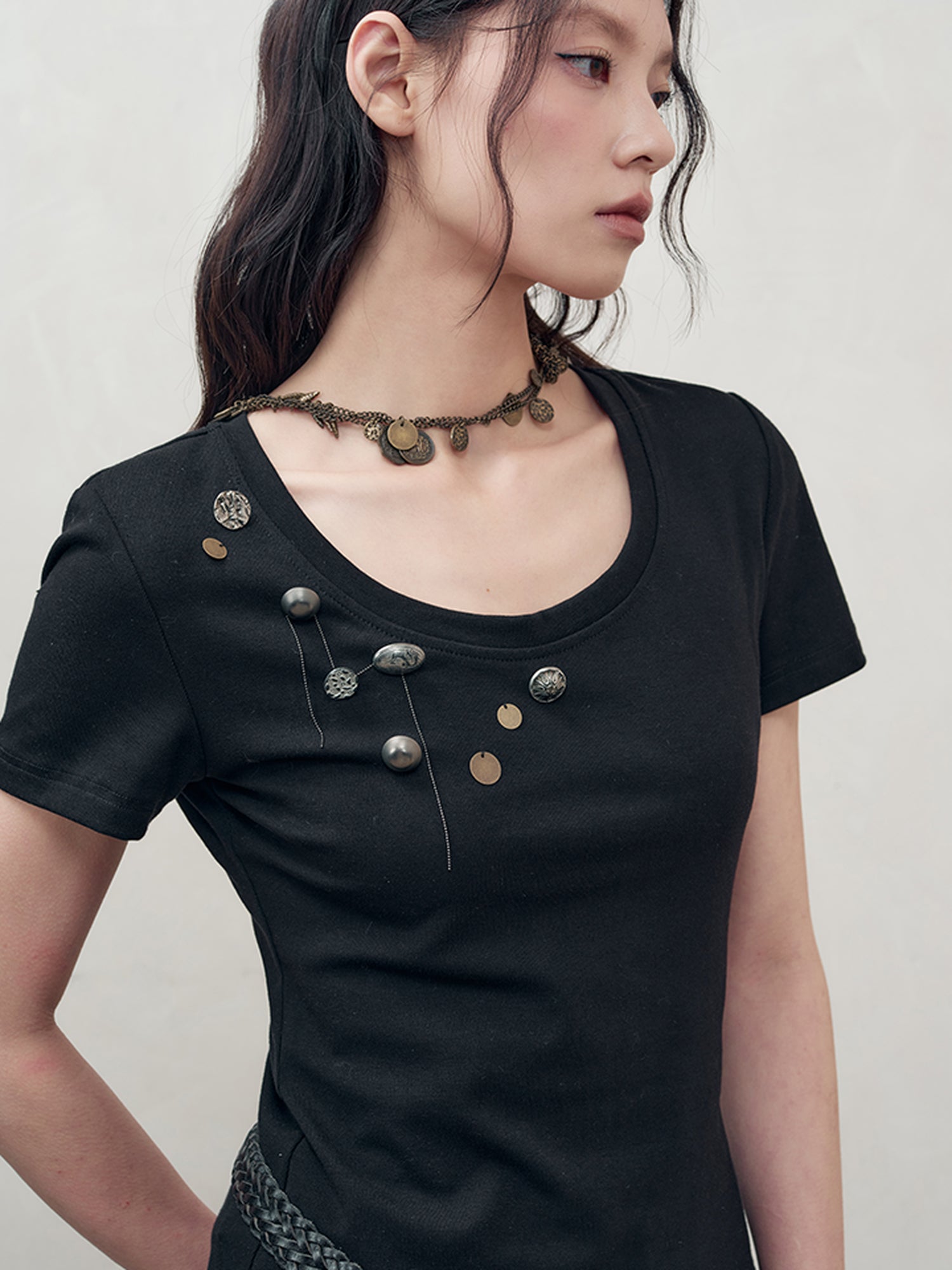 AnnoMundi Embroidered Dragon Metal Button U Neck Tee