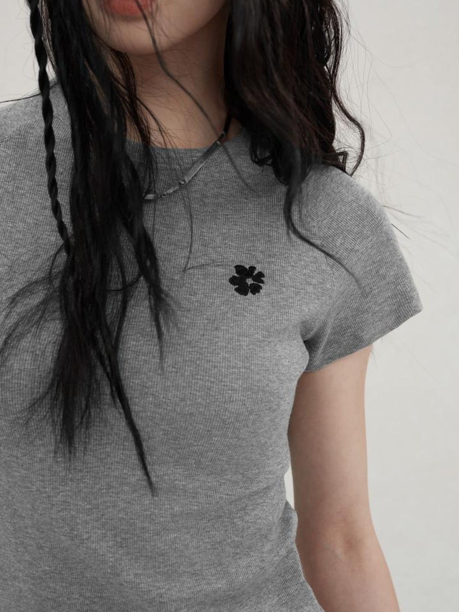 AnnoMundi Floral Embroidered Cropped Knit V-Neck T-Shirt Long-Sleeve