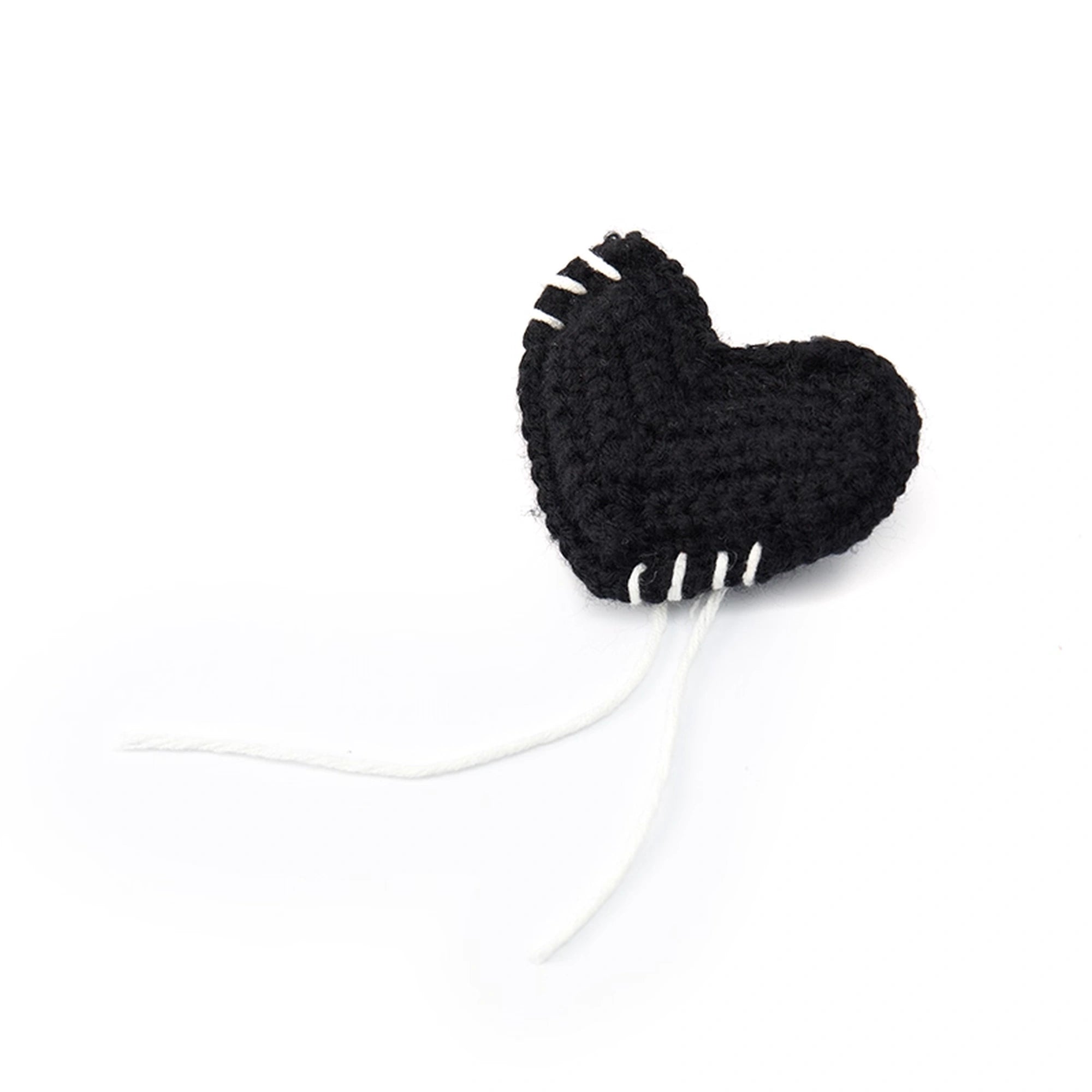 AnnoMundi_Handmade_Heart_Crochet_Brooch_MISSTT