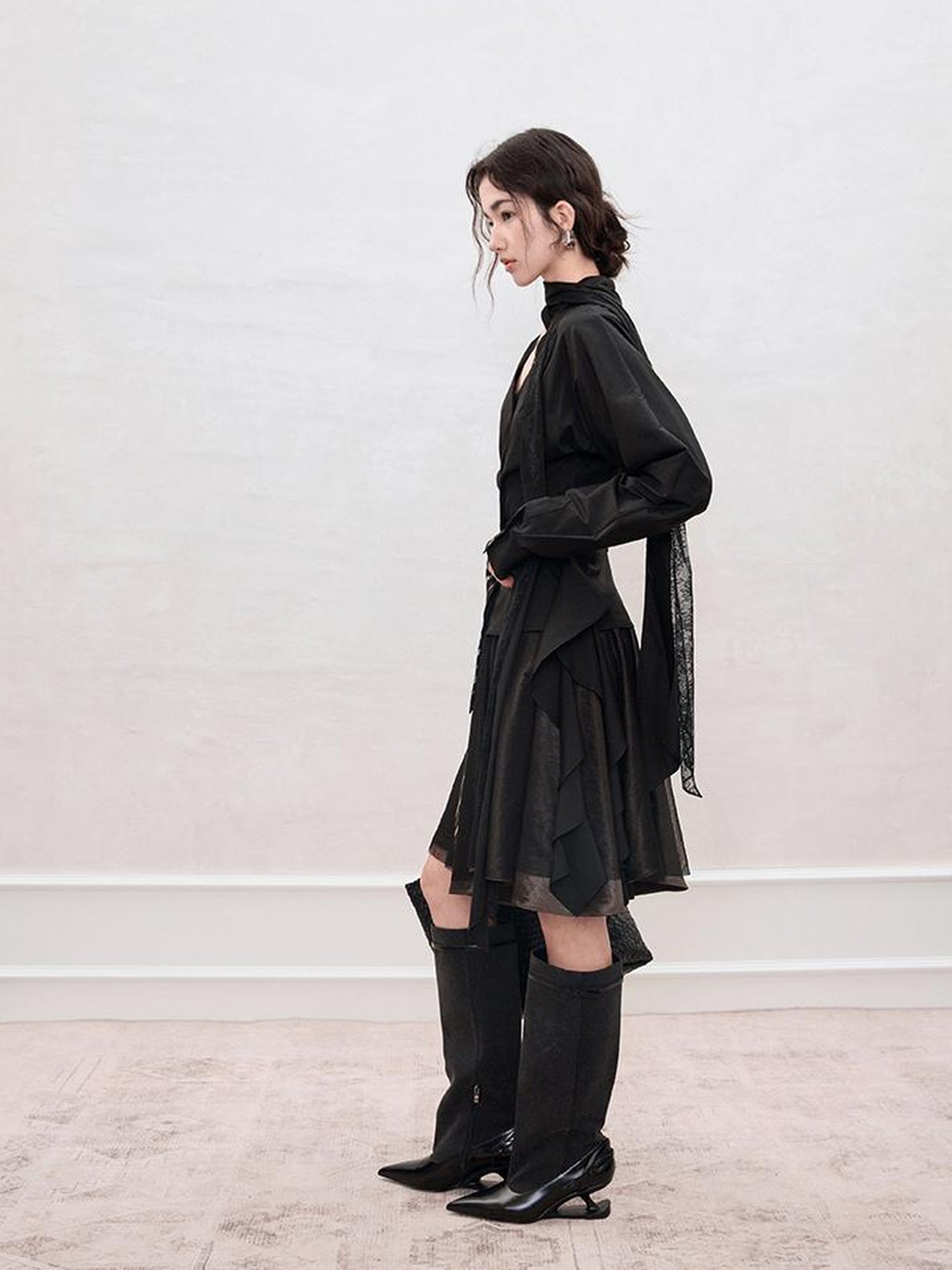 AnnoMundi Lace Trimmed Waist Tie Convertible Blouse