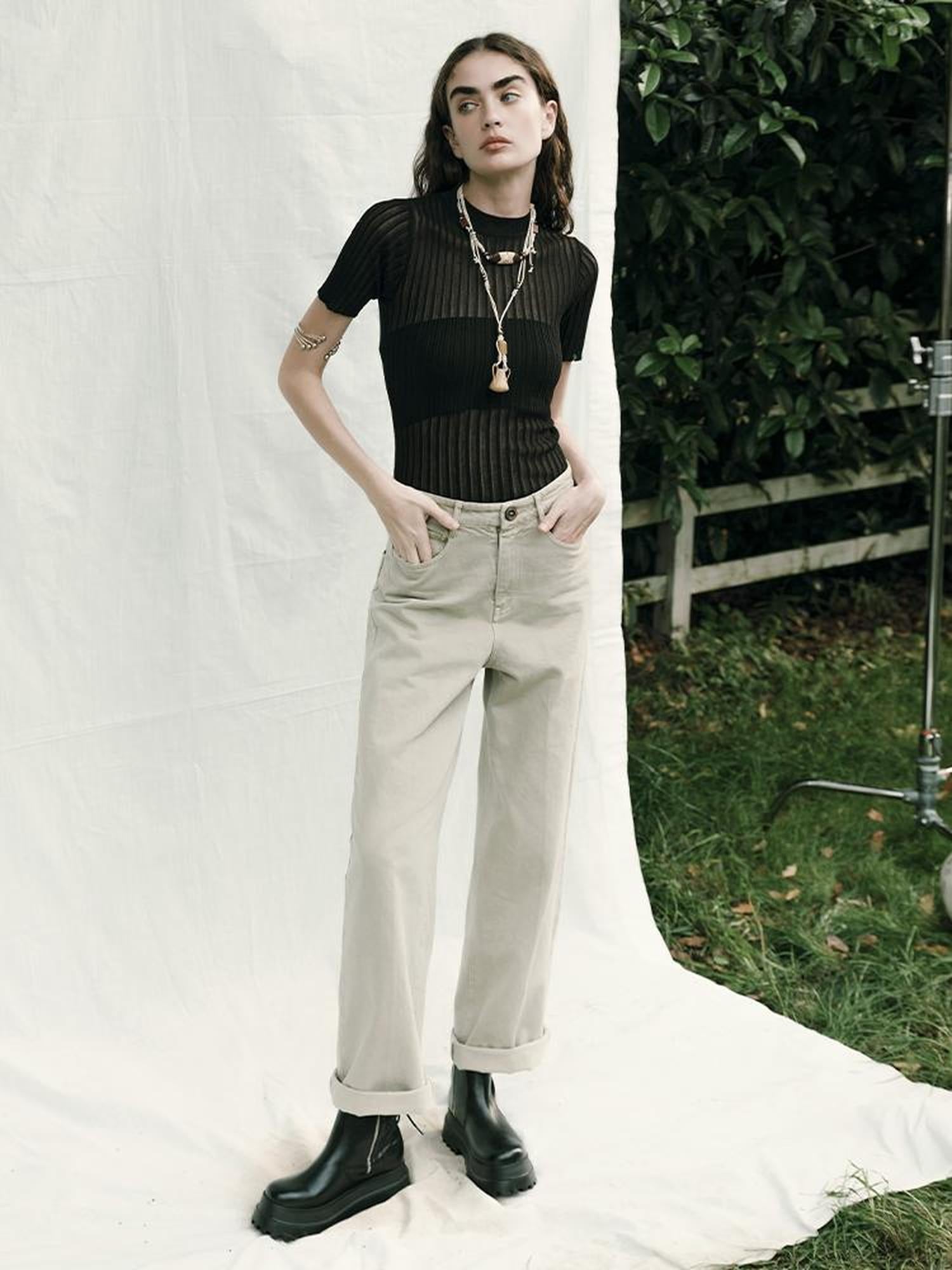 AnnoMundi Micro Textured Ribbed Knit Top V-Neck T-Shirt Long Sleeve