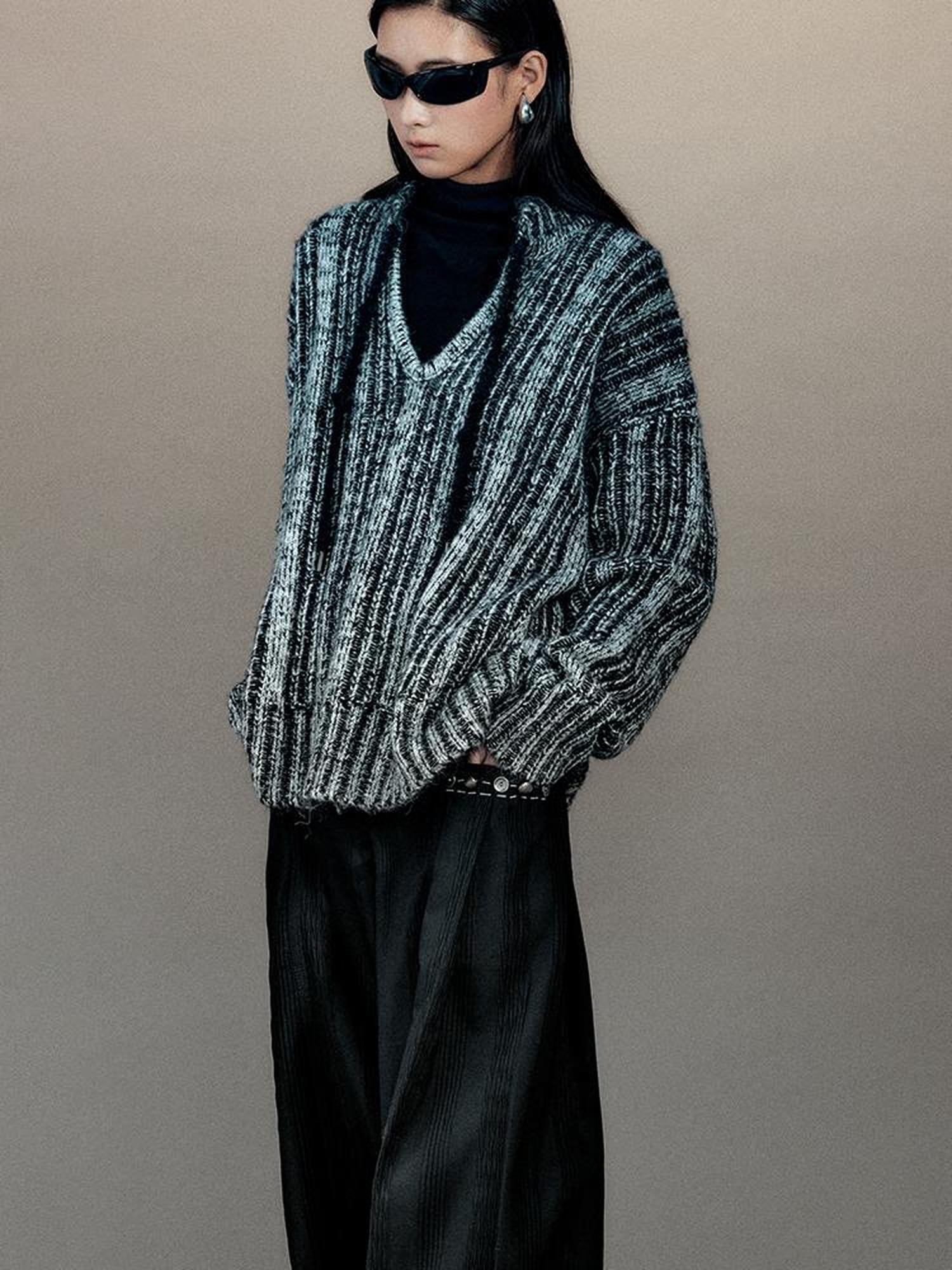 AnnoMundi Retro Chinese Stripe Relaxed Fit V-Neck Sweater