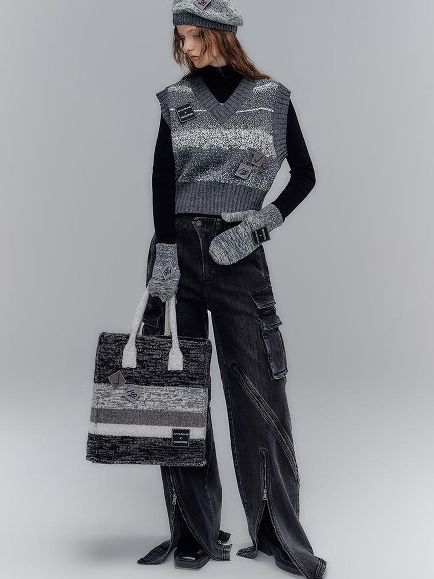 AnnoMundi Retro Embroidered Knit Beanie With Mother Gift Motif