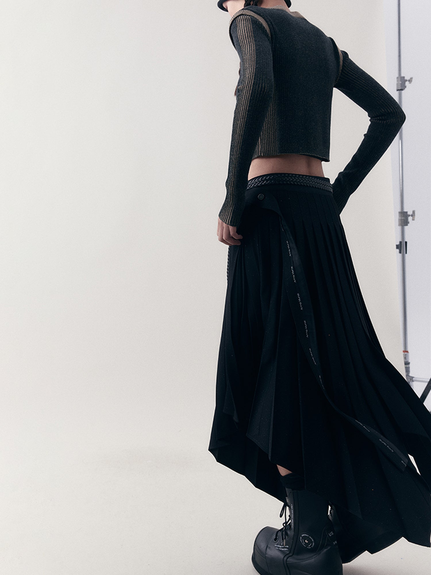 AnnoMundi Retro Slim Fit Short Knit Cardigan