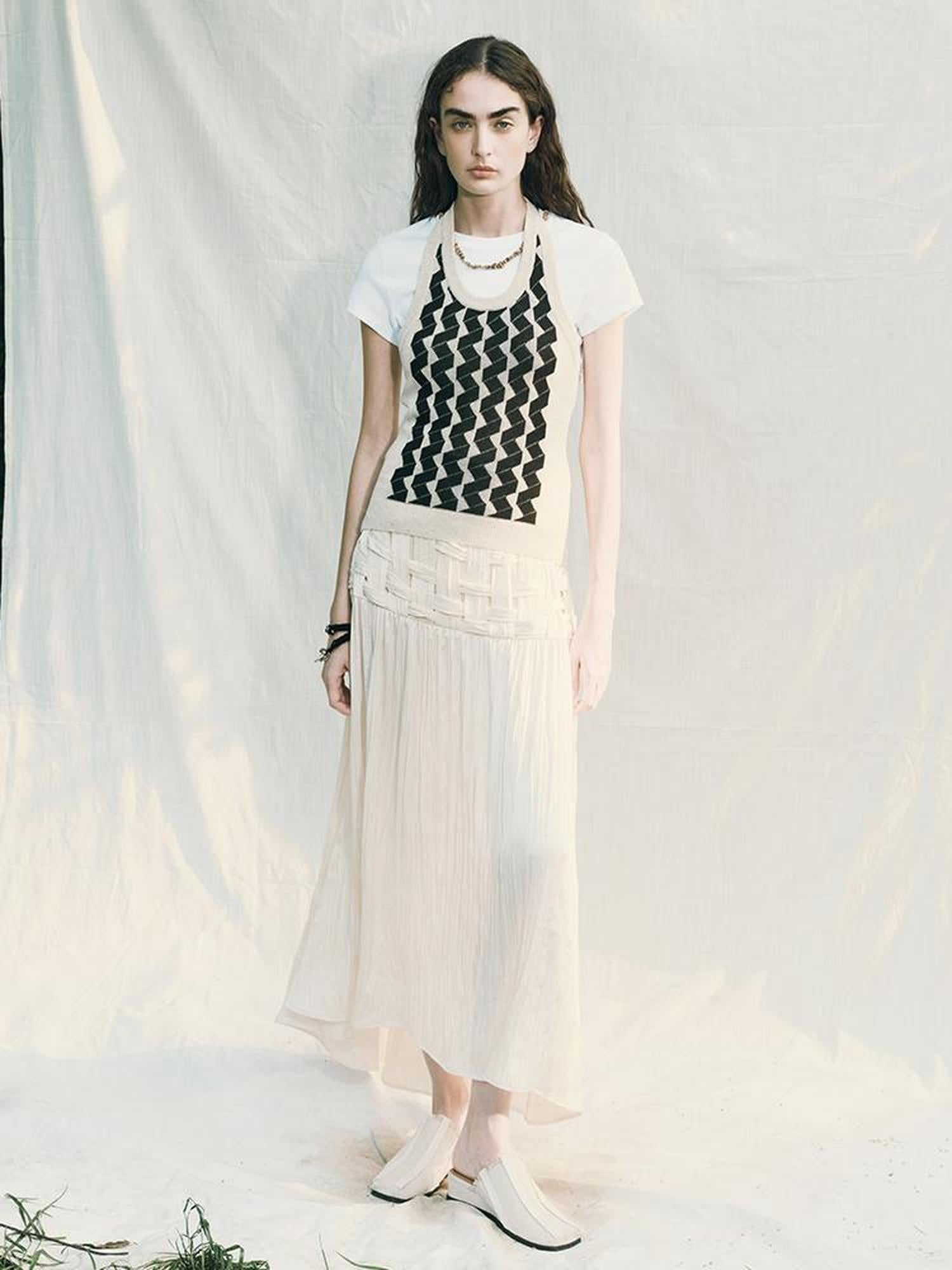 AnnoMundi Rippled Retro V-Neck Linen Blend Top