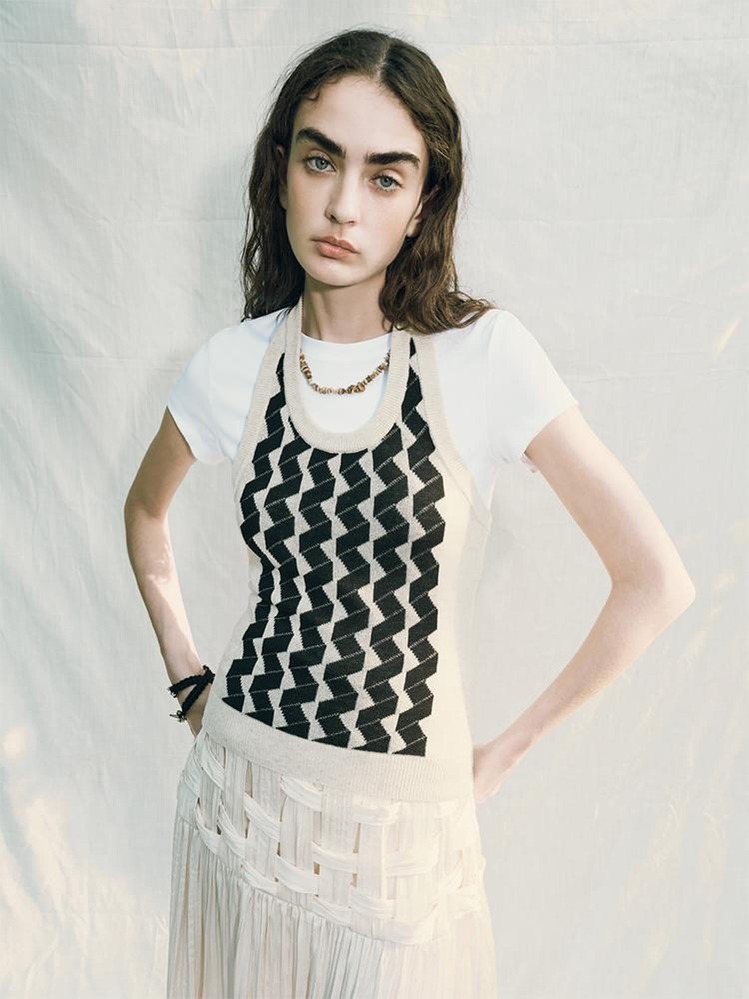 AnnoMundi Rippled Retro V-Neck Linen Blend Top