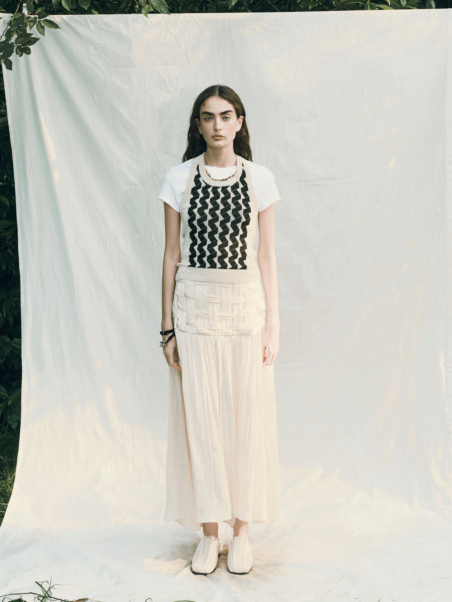 AnnoMundi Rippled Retro V-Neck Linen Blend Top