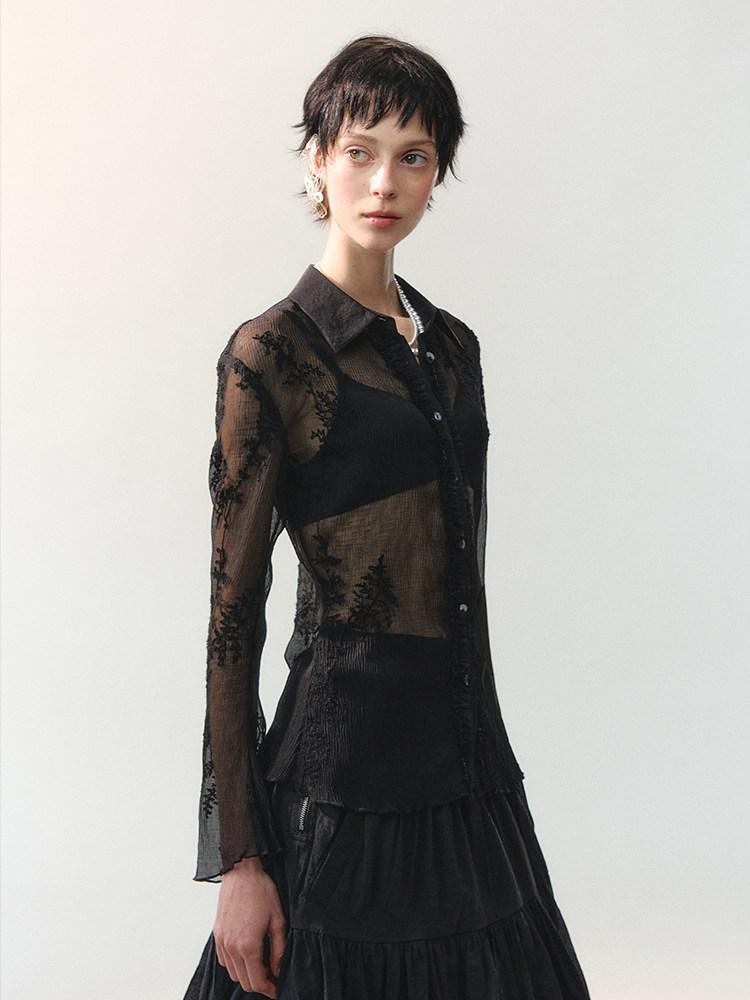 AnnoMundi Sheer Floral Ruffle Edge Turndown Collar Shell Button Women&