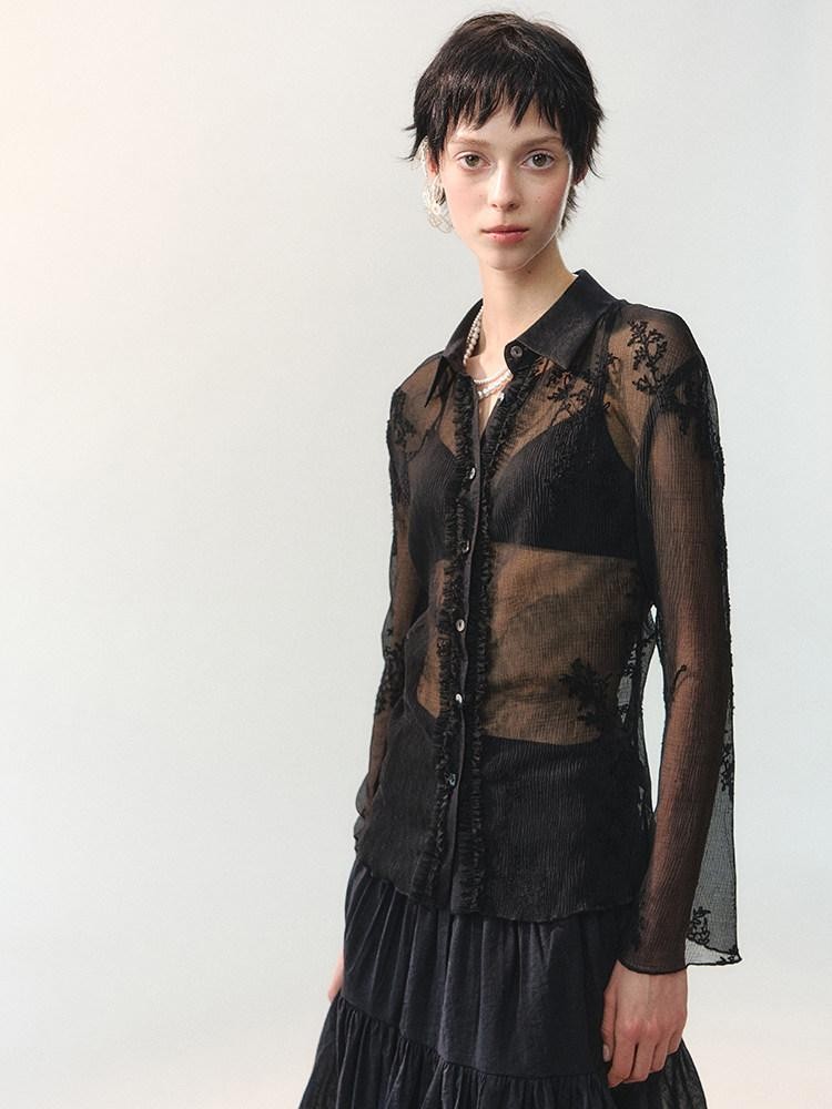 AnnoMundi Sheer Floral Ruffle Edge Turndown Collar Shell Button Women&