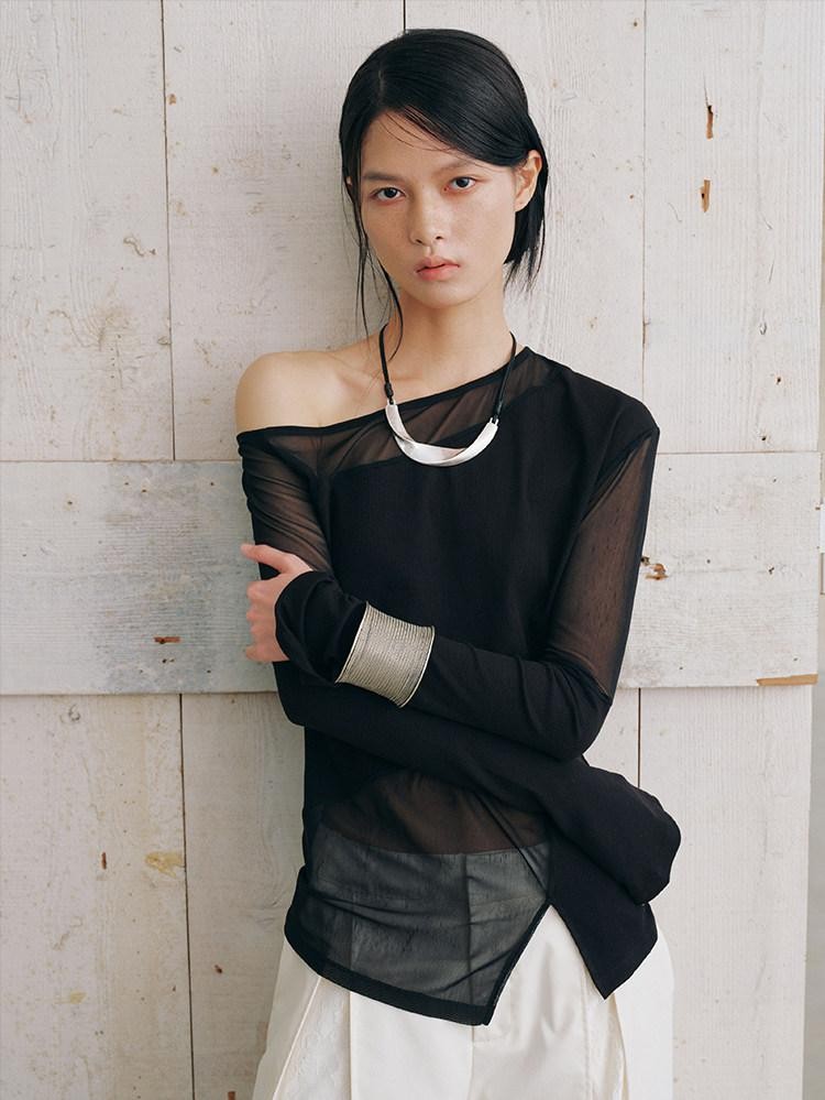 AnnoMundi Soft Shoulder Panelled Asymmetric Neck Women&