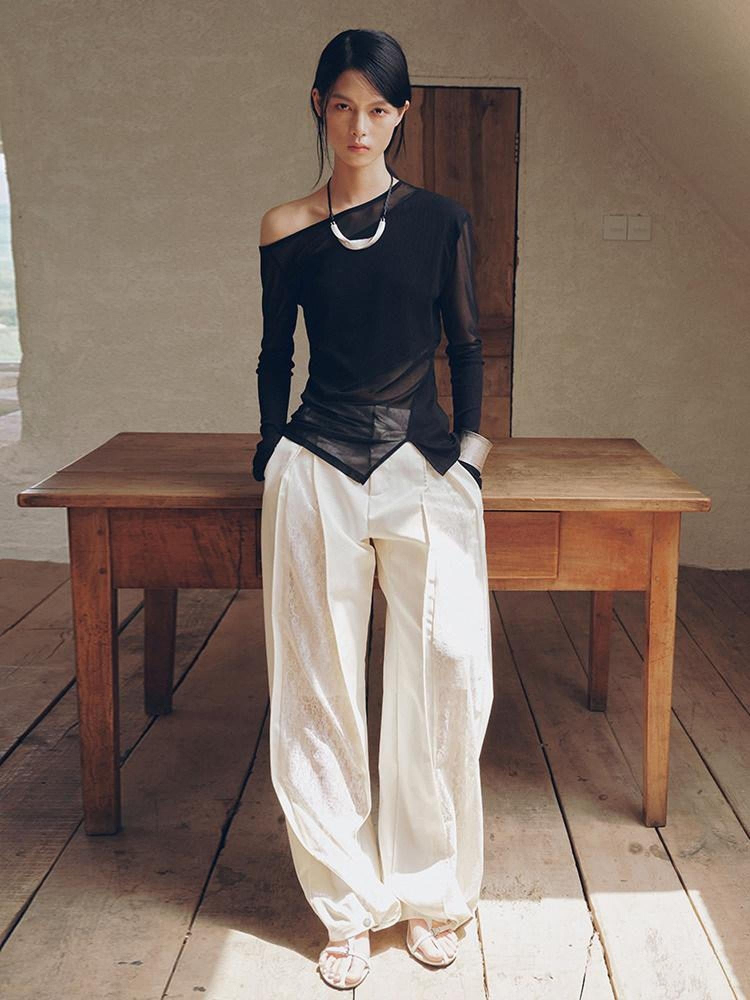AnnoMundi Soft Shoulder Panelled Asymmetric Neck Women&