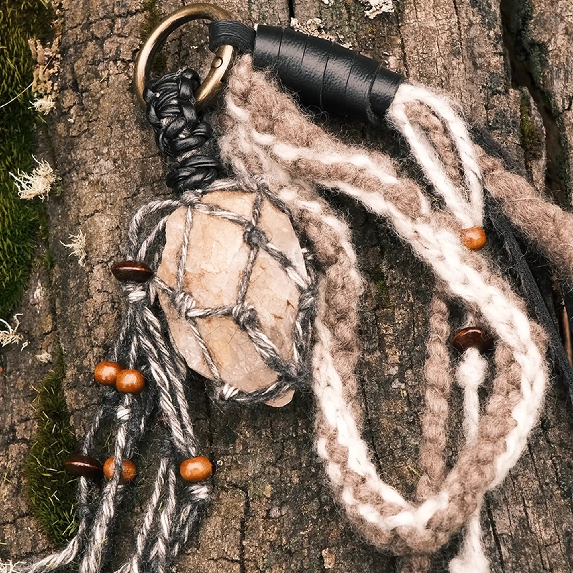 AnnoMundi_Textured_Moss_Pebble_Bloom_V-neck_T-shirt_Long_Sleeve_MISSTT