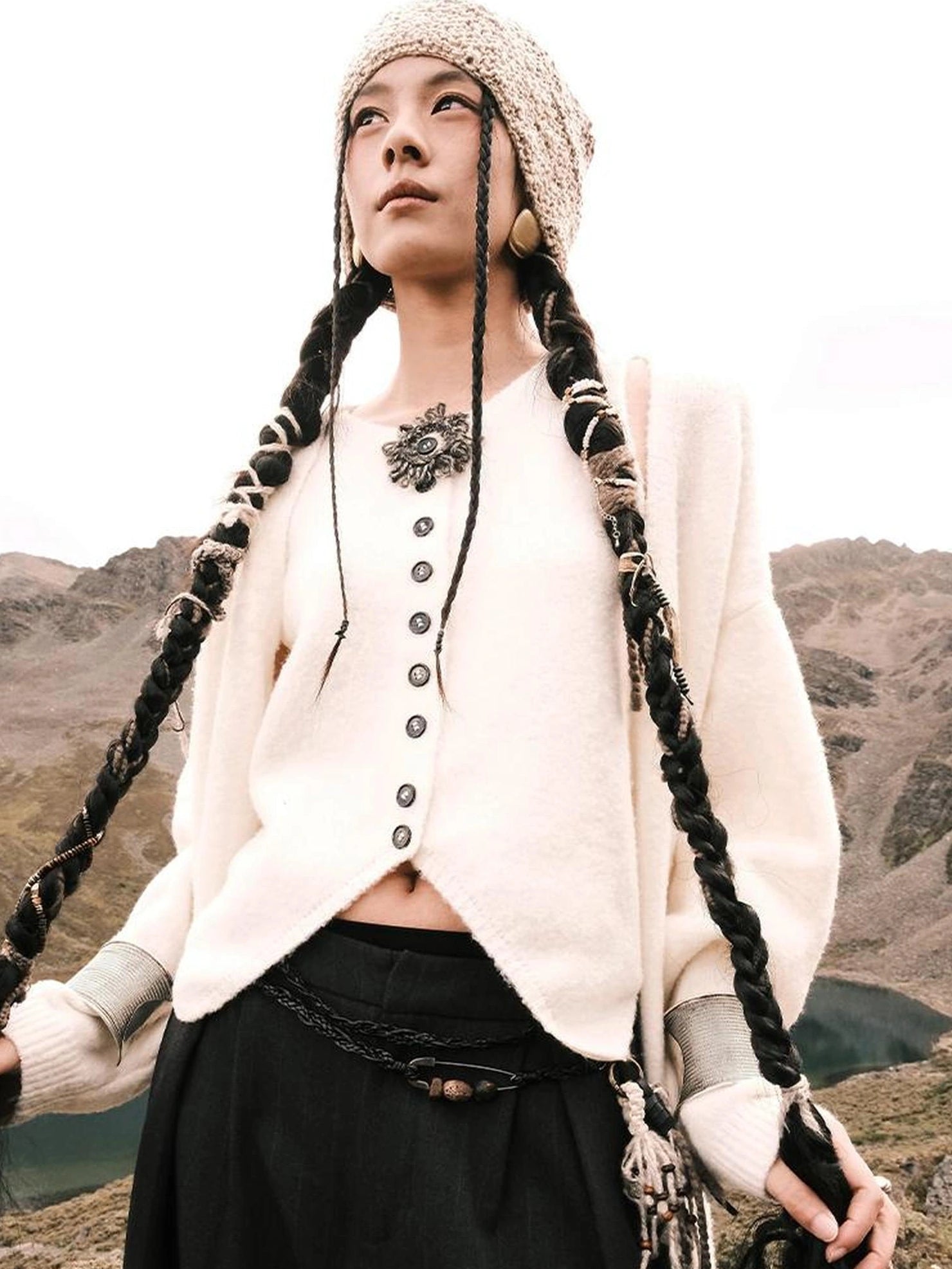 AnnoMundi Textured Moss Pebble Bloom V-neck T-shirt Long Sleeve Accessories