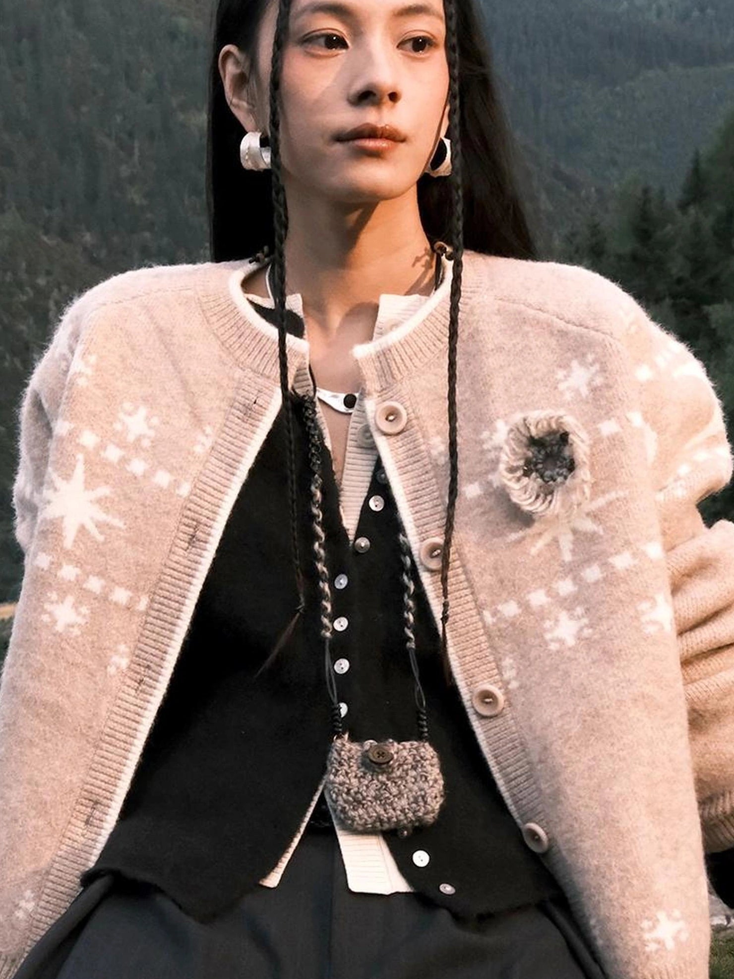 AnnoMundi Textured Moss Pebble Bloom V-neck T-shirt Long Sleeve Accessories