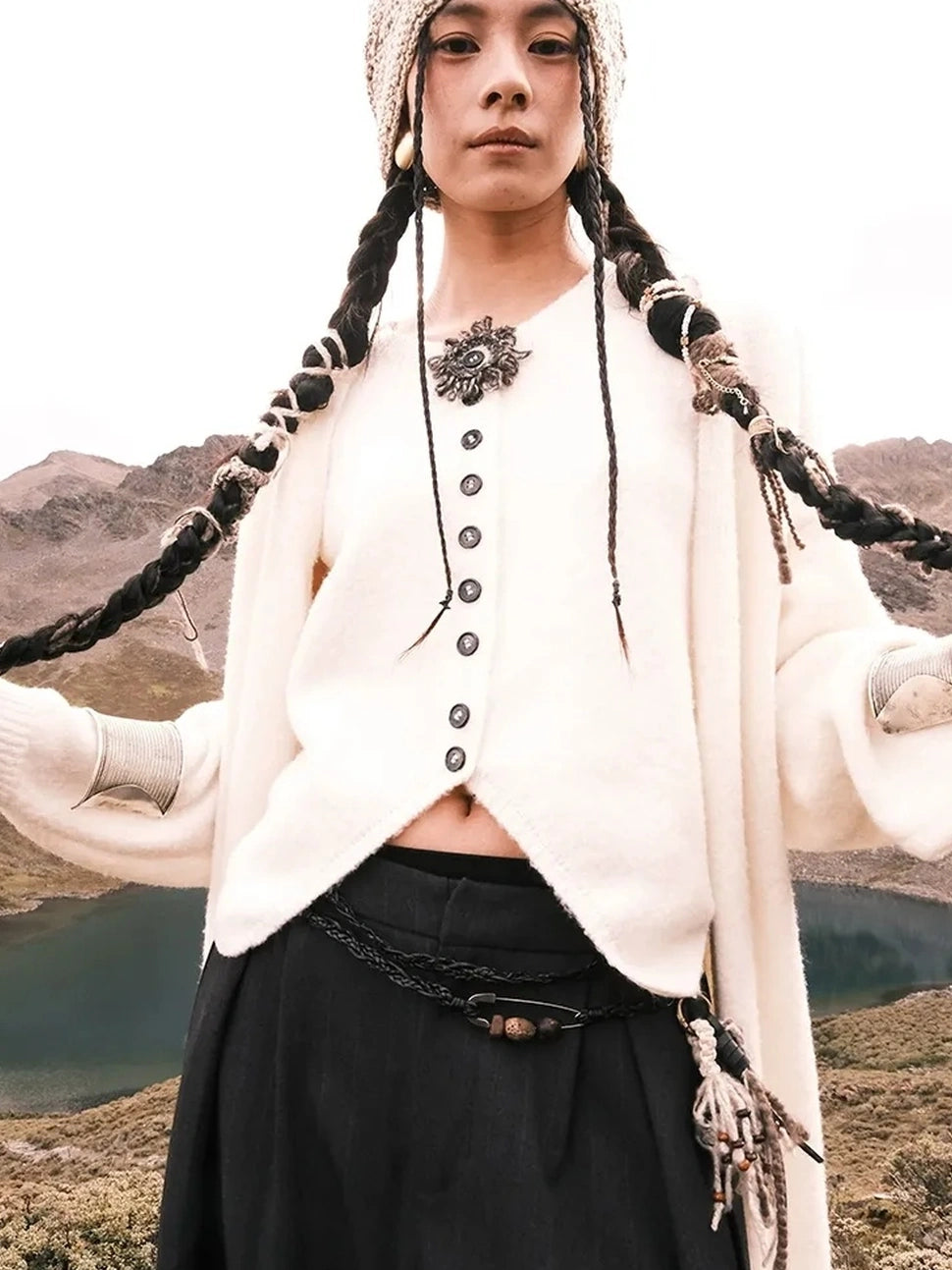 AnnoMundi Textured Moss Pebble Bloom V-neck T-shirt Long Sleeve Accessories