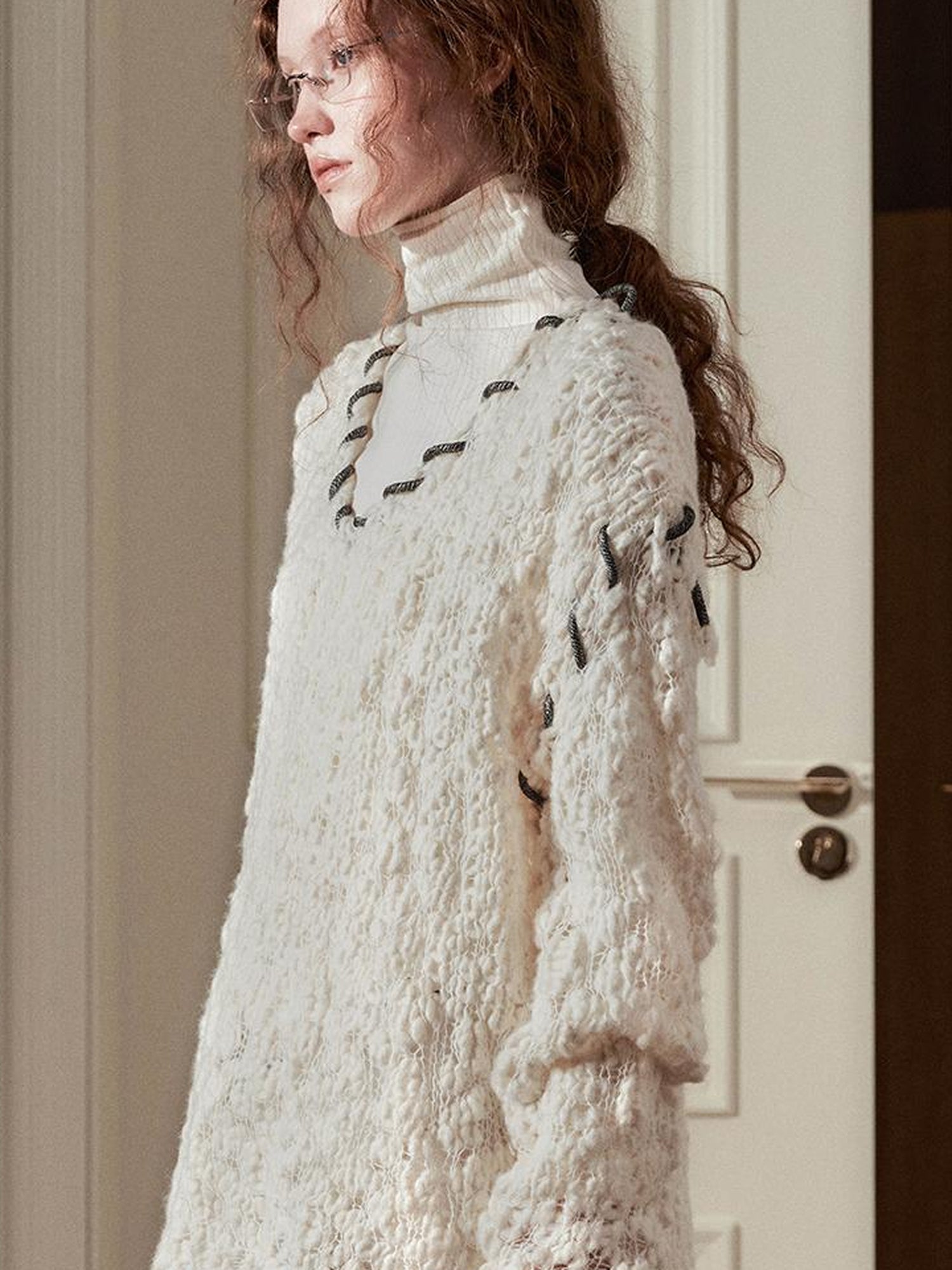 AnnoMundi Textured V-Neck Pearl Yarn Knit Sweater