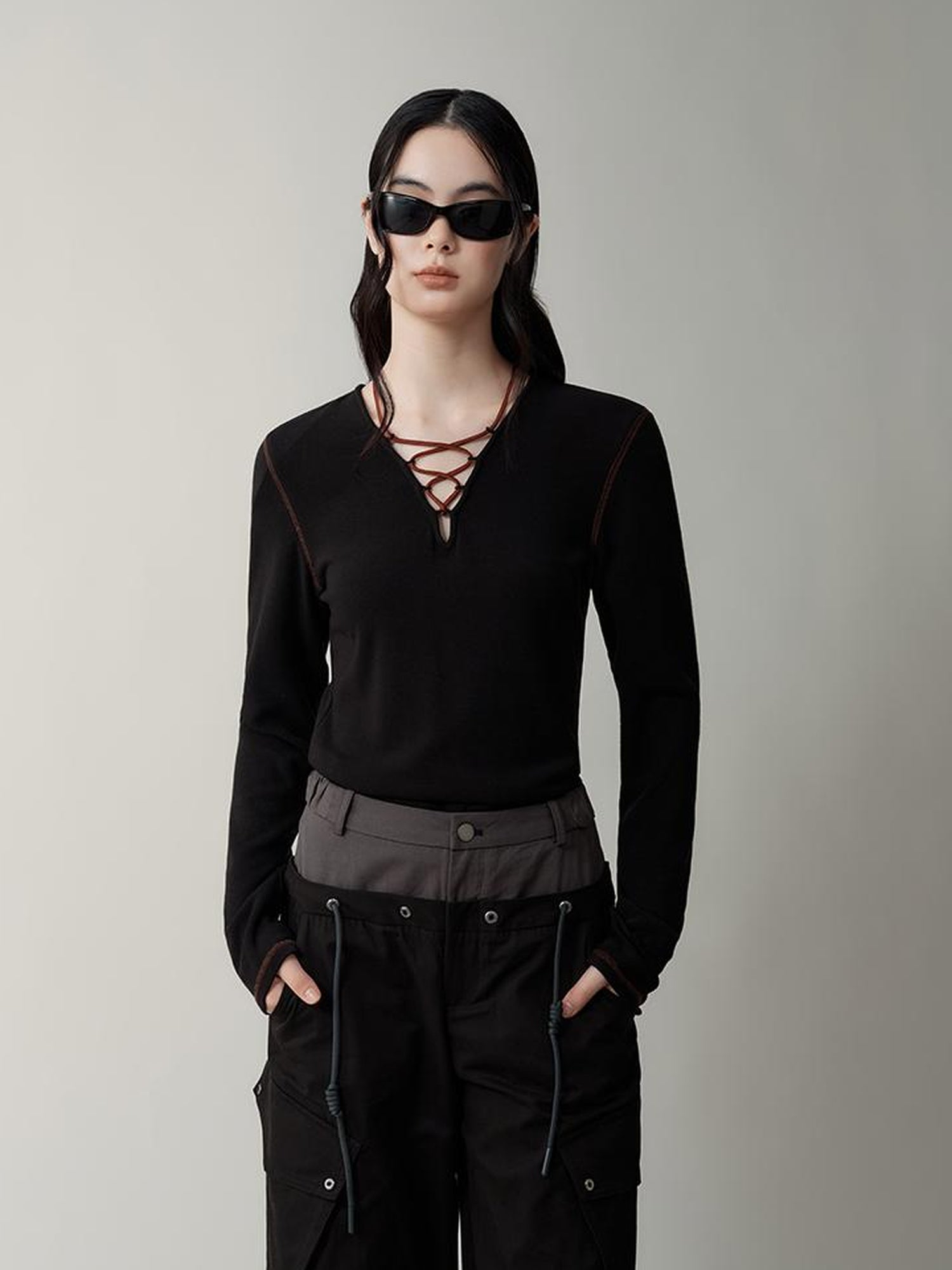 AnnoMundi V-Neck Contrast Tie Side Slit Stretch Knit Tee