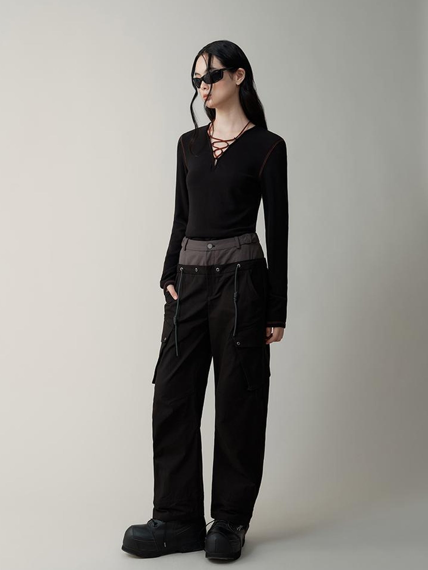 AnnoMundi V-Neck Contrast Tie Side Slit Stretch Knit Tee