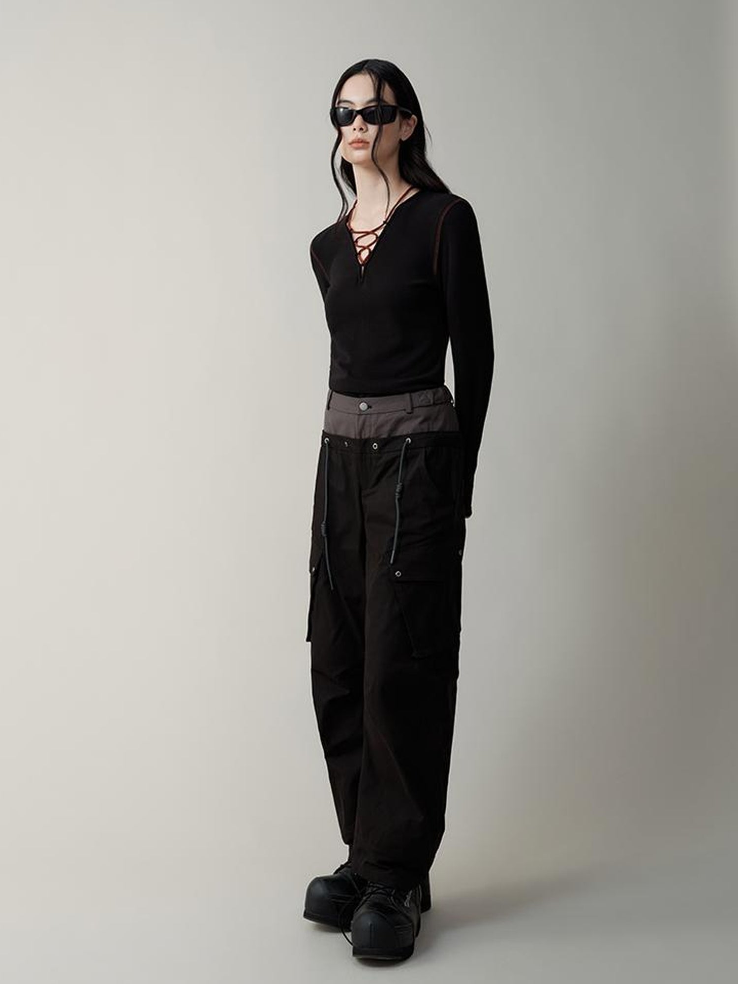 AnnoMundi V-Neck Contrast Tie Side Slit Stretch Knit Tee