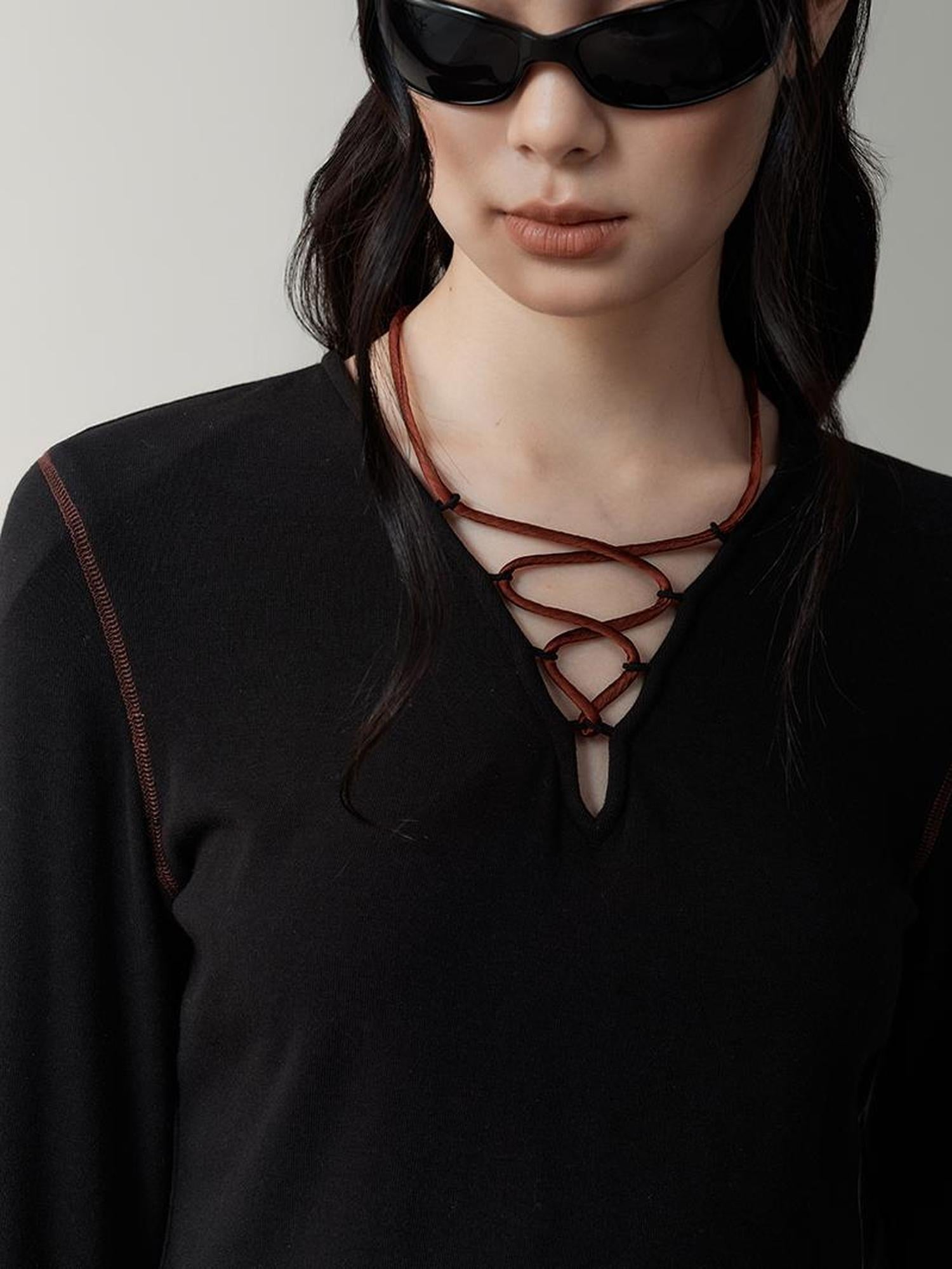 AnnoMundi V-Neck Contrast Tie Side Slit Stretch Knit Tee