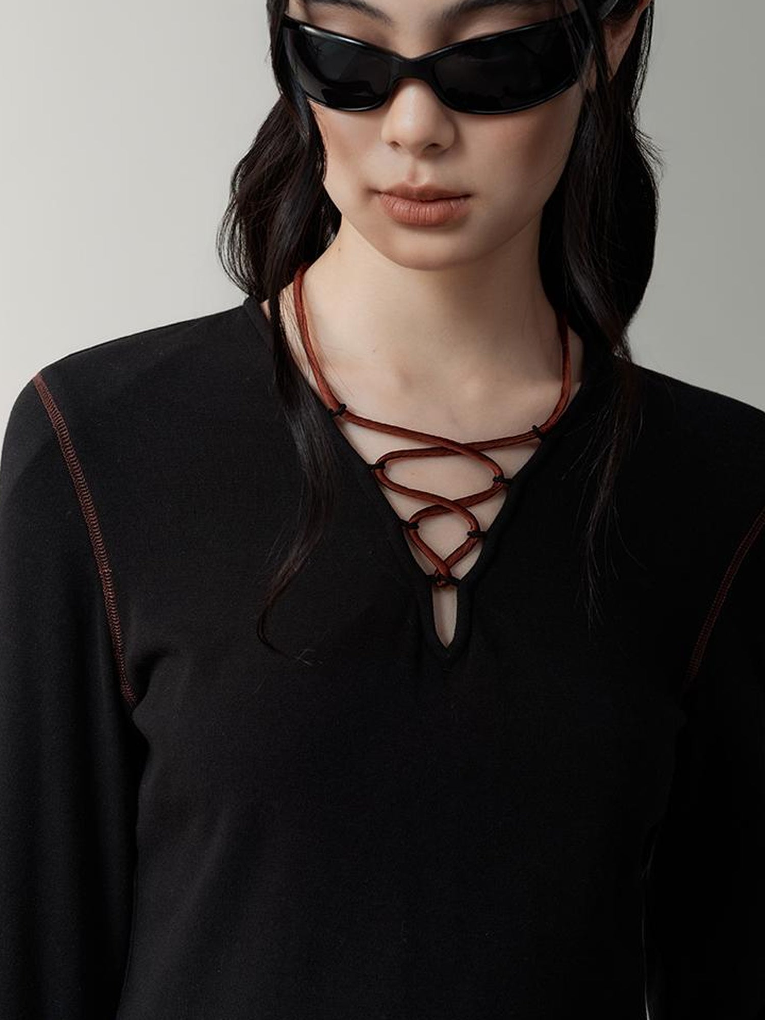 AnnoMundi V-Neck Contrast Tie Side Slit Stretch Knit Tee