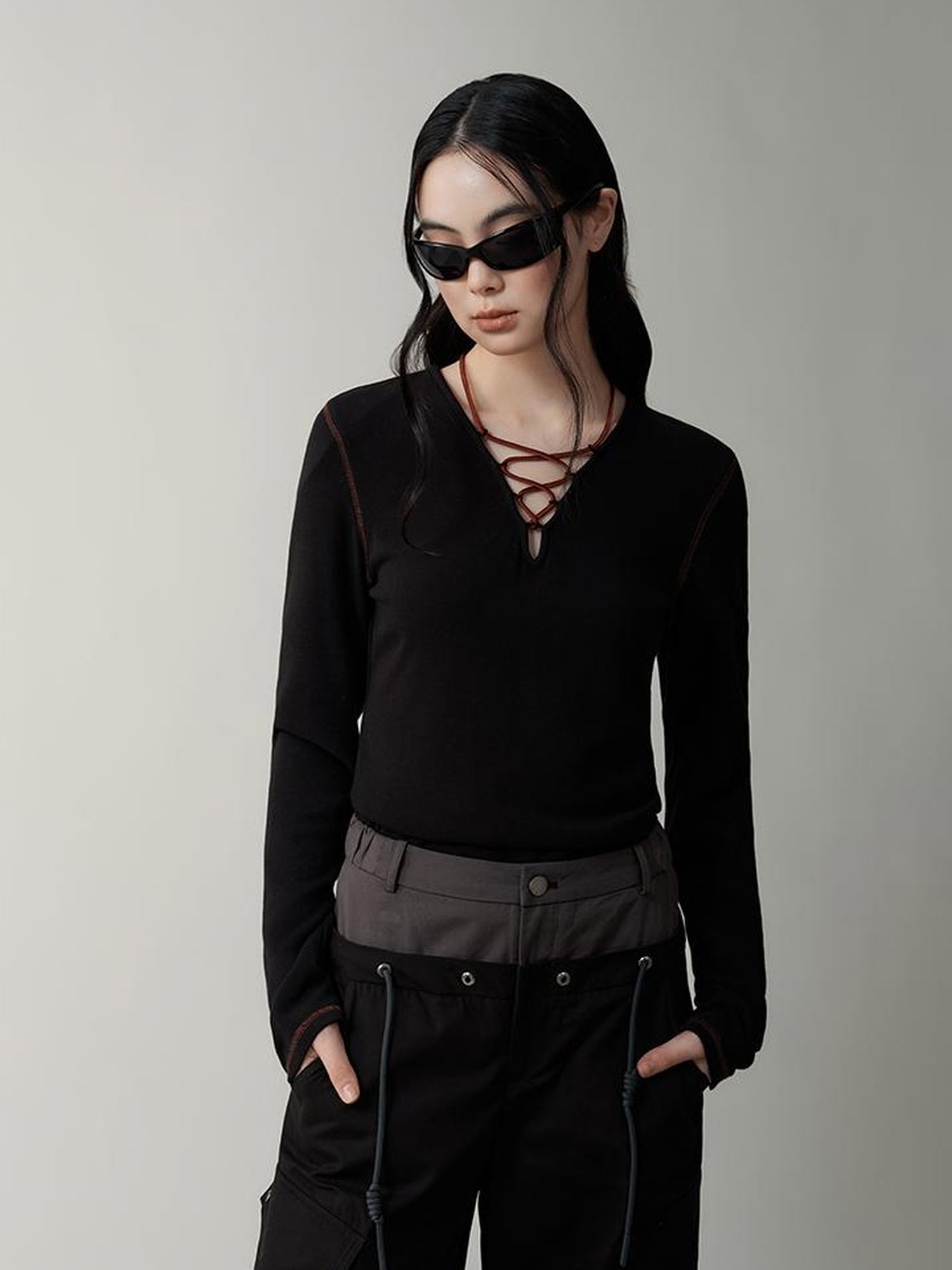 AnnoMundi V-Neck Contrast Tie Side Slit Stretch Knit Tee