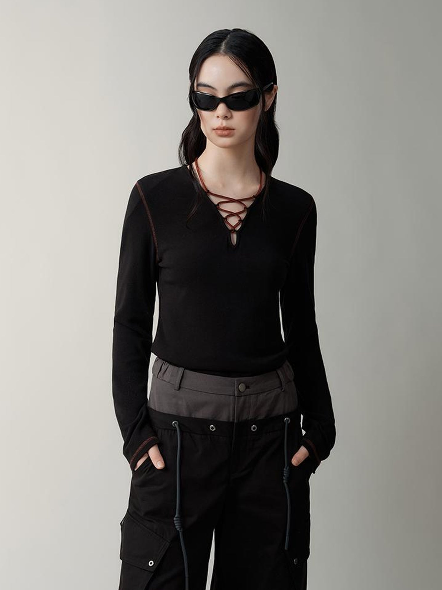 AnnoMundi V-Neck Contrast Tie Side Slit Stretch Knit Tee