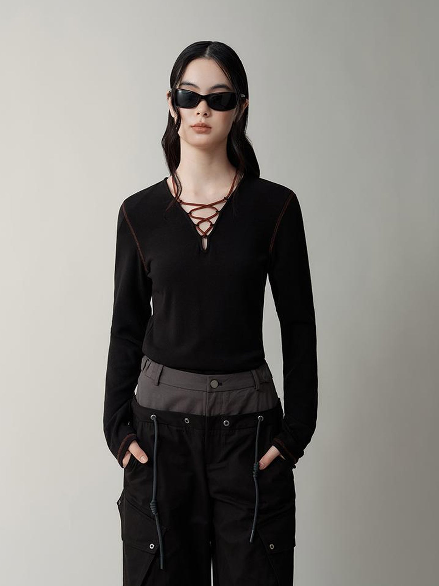 AnnoMundi V-Neck Contrast Tie Side Slit Stretch Knit Tee