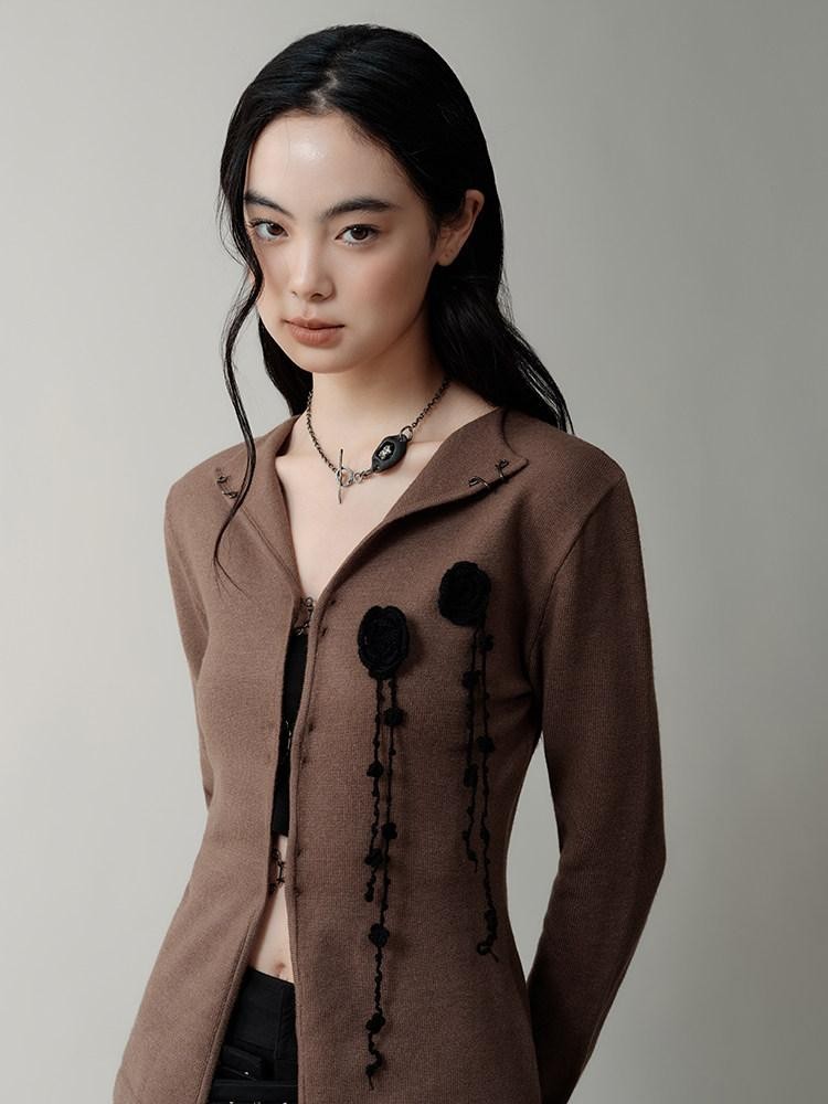 AnnoMundi Vintage Lapel Hook Closure Slim Women&