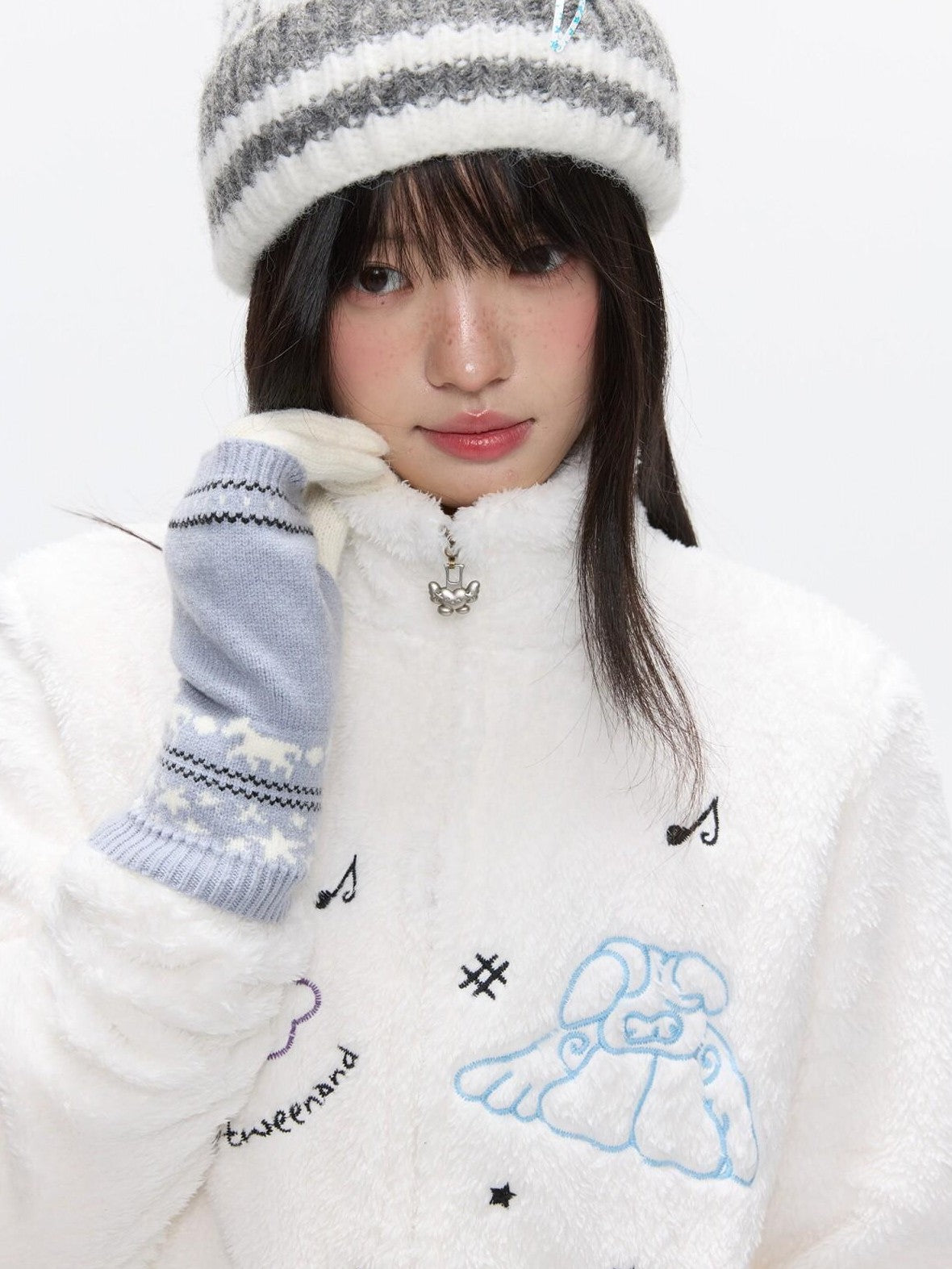 BETWEENAND Creamy Plush Embroidered Stand Collar Women&