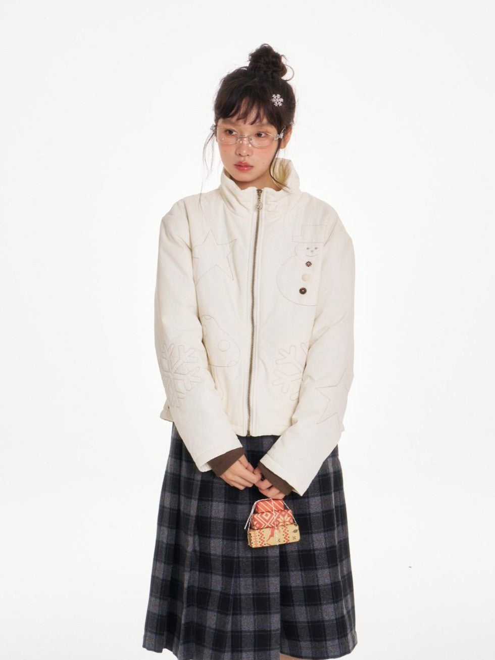 BETWEENAND Creamy White Snowman Embroidered Stand Collar Women&