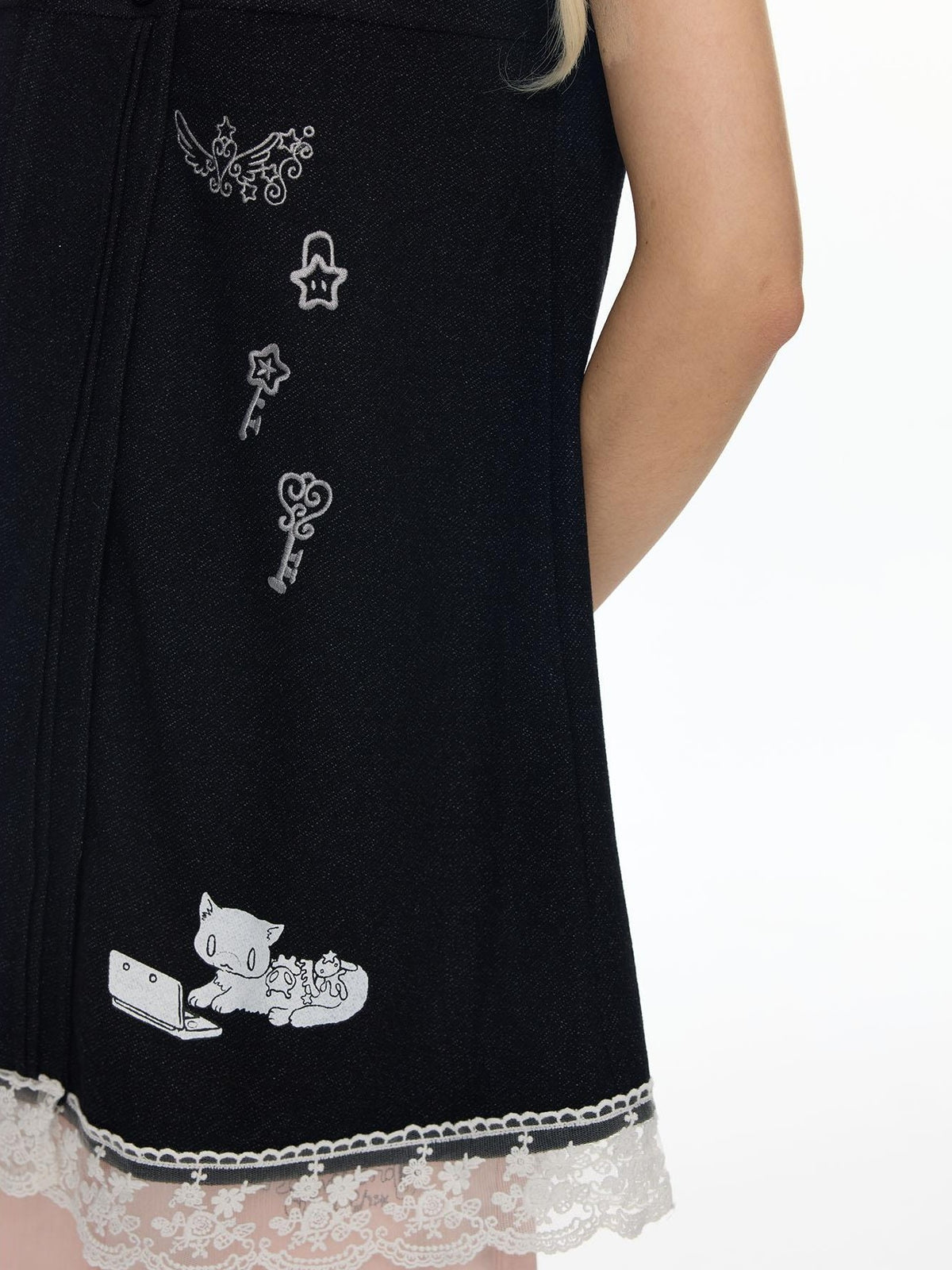BETWEENAND Embroidered Doll Collar Double Breasted Women&