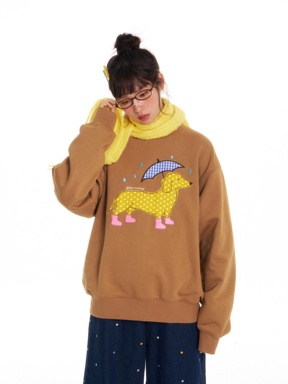BETWEENAND Light Brown Applique Embroidery Chain Crewneck Women&