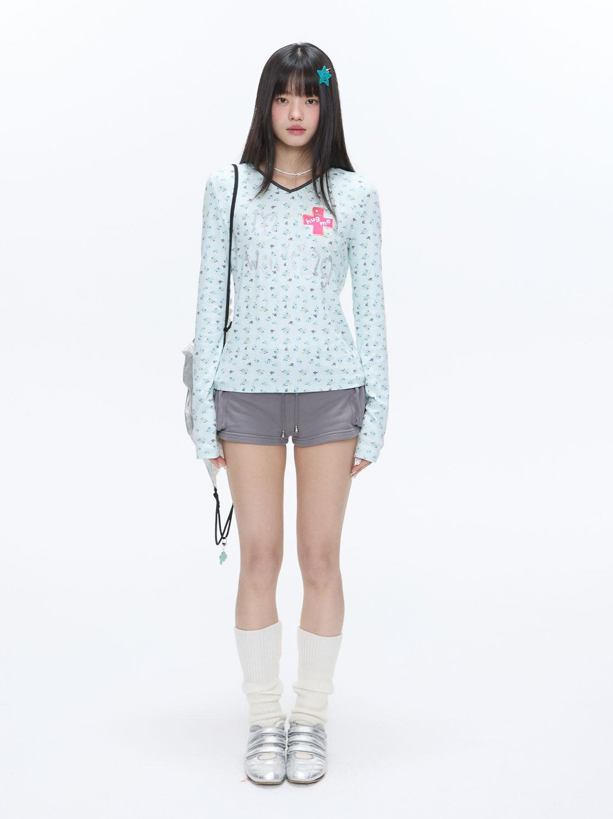 BETWEENAND Mint Allover Print V-neck Loose Women&